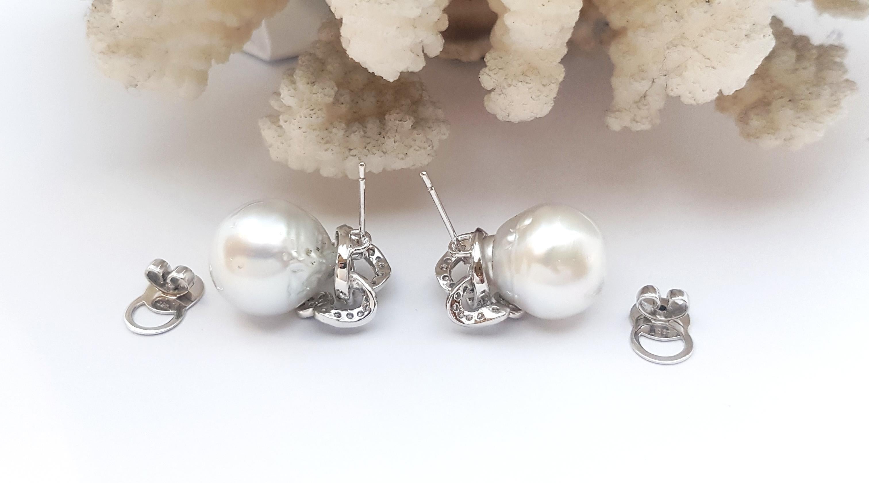 Orecchini con perle dei mari del sud e diamanti con montatura in oro bianco 18 carati in vendita 4