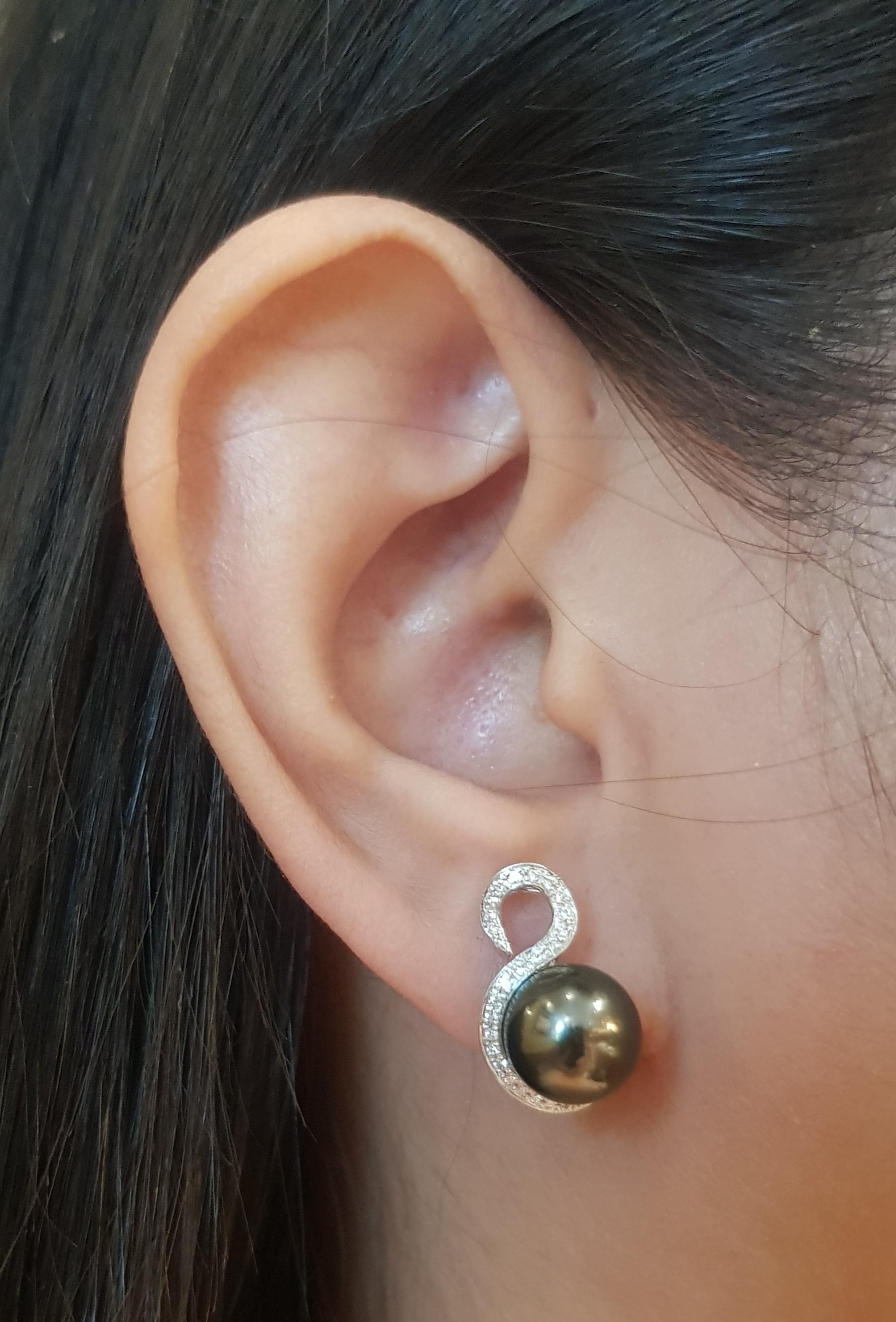 South Sea Pearl with Diamond 0.17 carat Earrings set in 18K White Gold Settings

Width:  1.1 cm 
Length: 1.8 cm
Total Weight: 4.65 grams

South Sea Pearl Approximately: 9 mm


