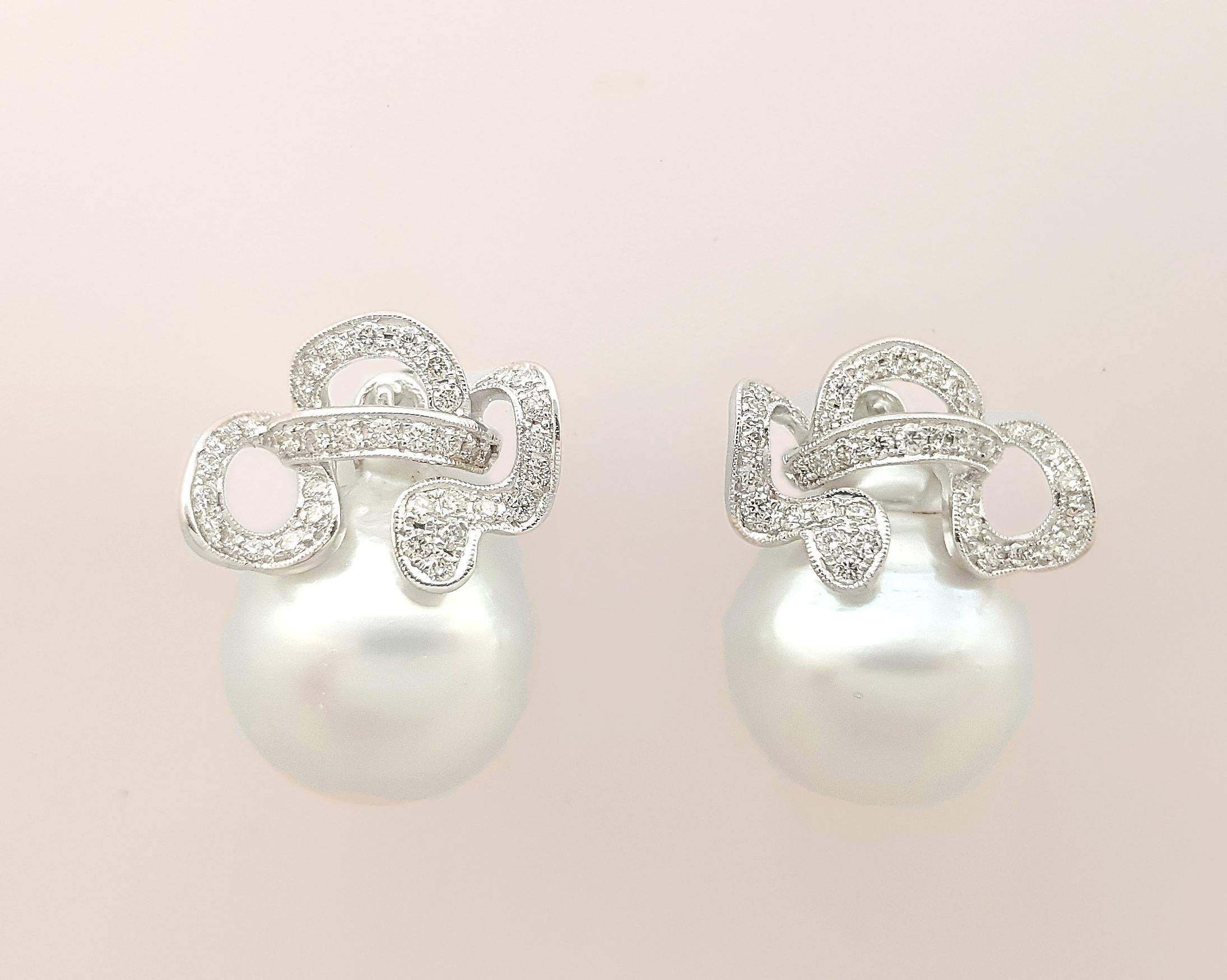 Contemporaneo Orecchini con perle dei mari del sud e diamanti con montatura in oro bianco 18 carati in vendita