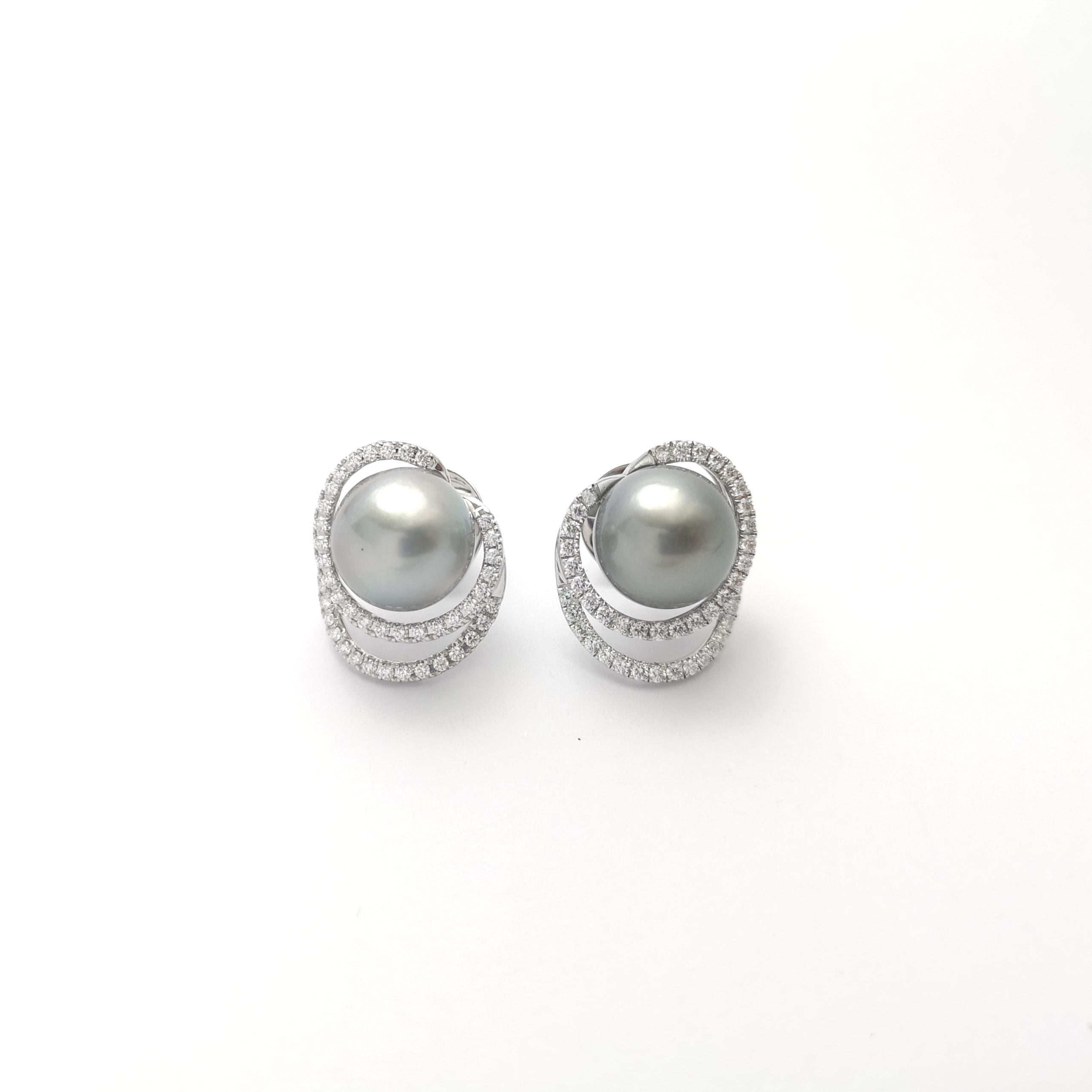 Taille brillant Boucles d'oreilles en or blanc 18 carats avec perles des mers du Sud et diamants en vente