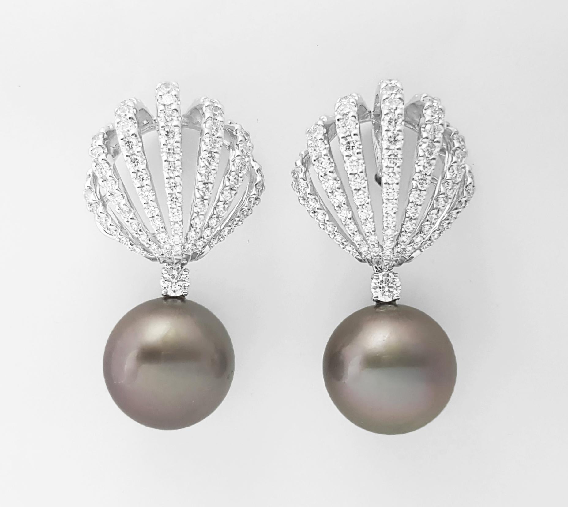 Orecchini con perle dei mari del sud e diamanti con montatura in oro bianco 18 carati In condizioni Nuovo in vendita a Bangkok, TH