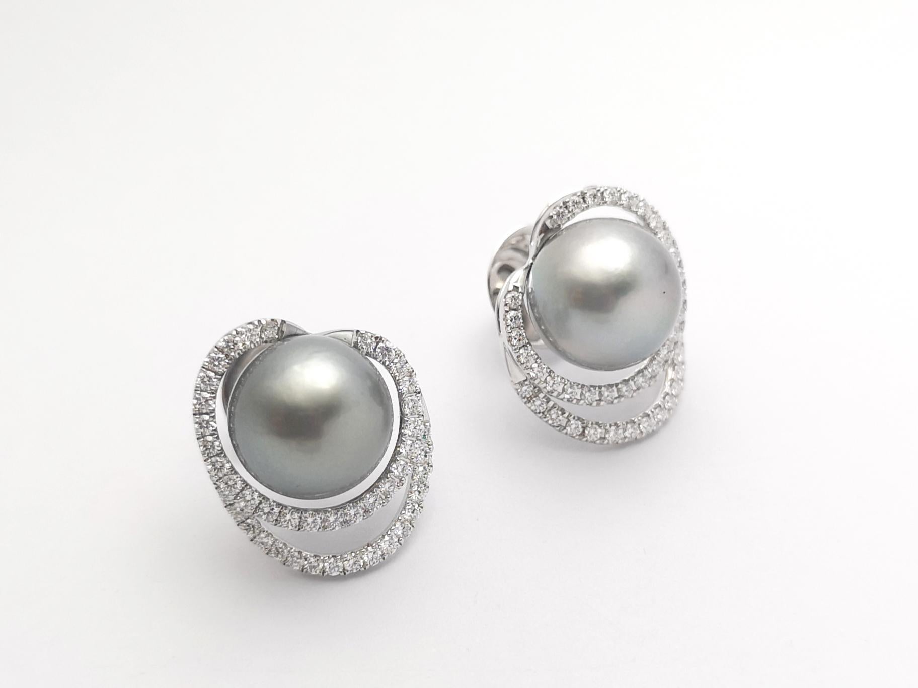 Boucles d'oreilles en or blanc 18 carats avec perles des mers du Sud et diamants en vente 3