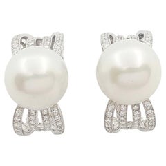 Boucles d'oreilles en or blanc 18 carats avec perles des mers du Sud et diamants