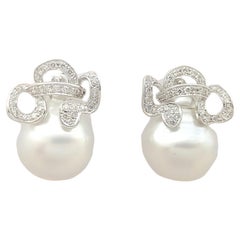 Boucles d'oreilles en or blanc 18 carats avec perles des mers du Sud et diamants