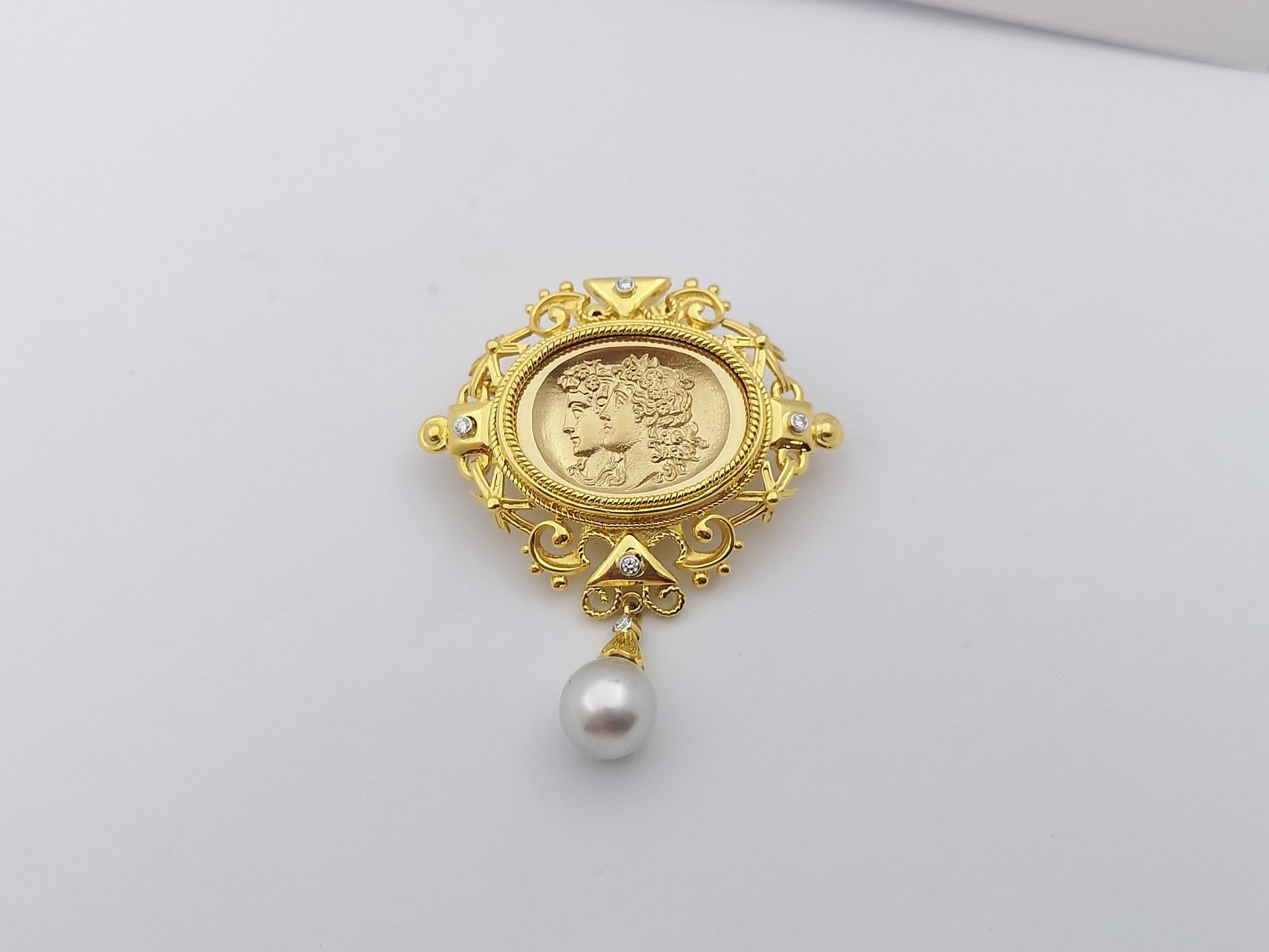 South Sea Pearl with Diamond Pendant / Brooch Set in 18 Karat Gold Settings For Sale 5