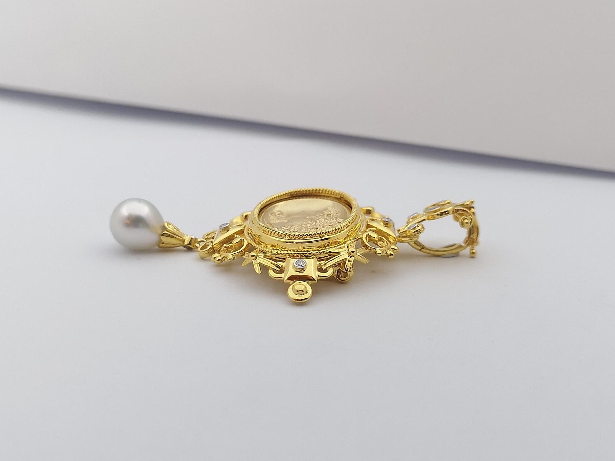 South Sea Pearl with Diamond Pendant / Brooch Set in 18 Karat Gold Settings For Sale 1
