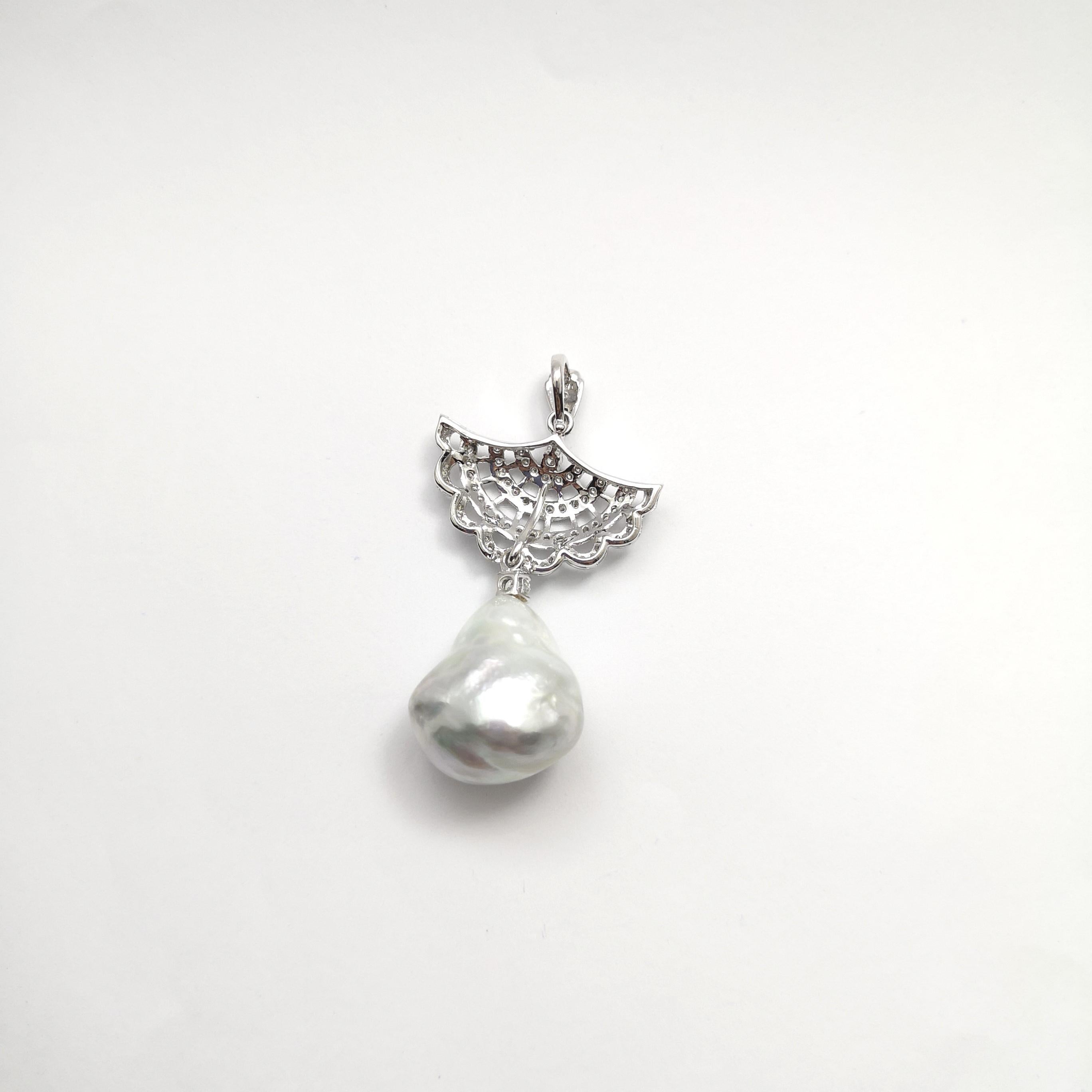 Pendentif en or blanc 14 carats orné d'une perle des mers du Sud et d'un diamant en vente 1