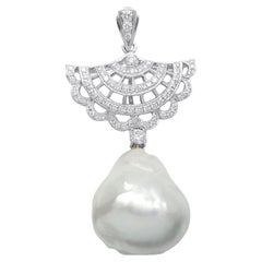 Pendentif en or blanc 14 carats orné d'une perle des mers du Sud et d'un diamant