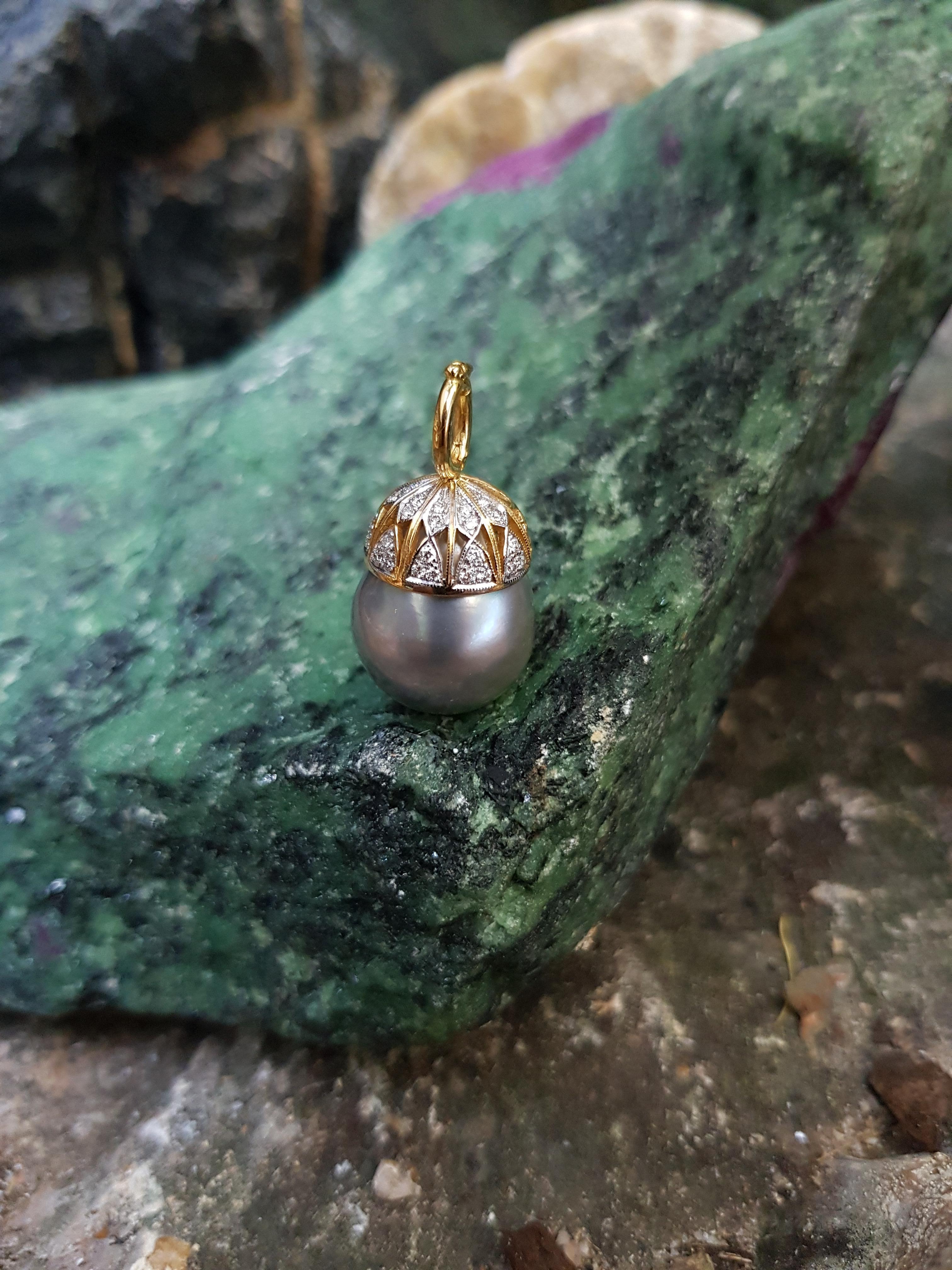 Art Déco Ciondolo con perle dei mari del sud e diamanti incastonati in oro 18 carati in vendita