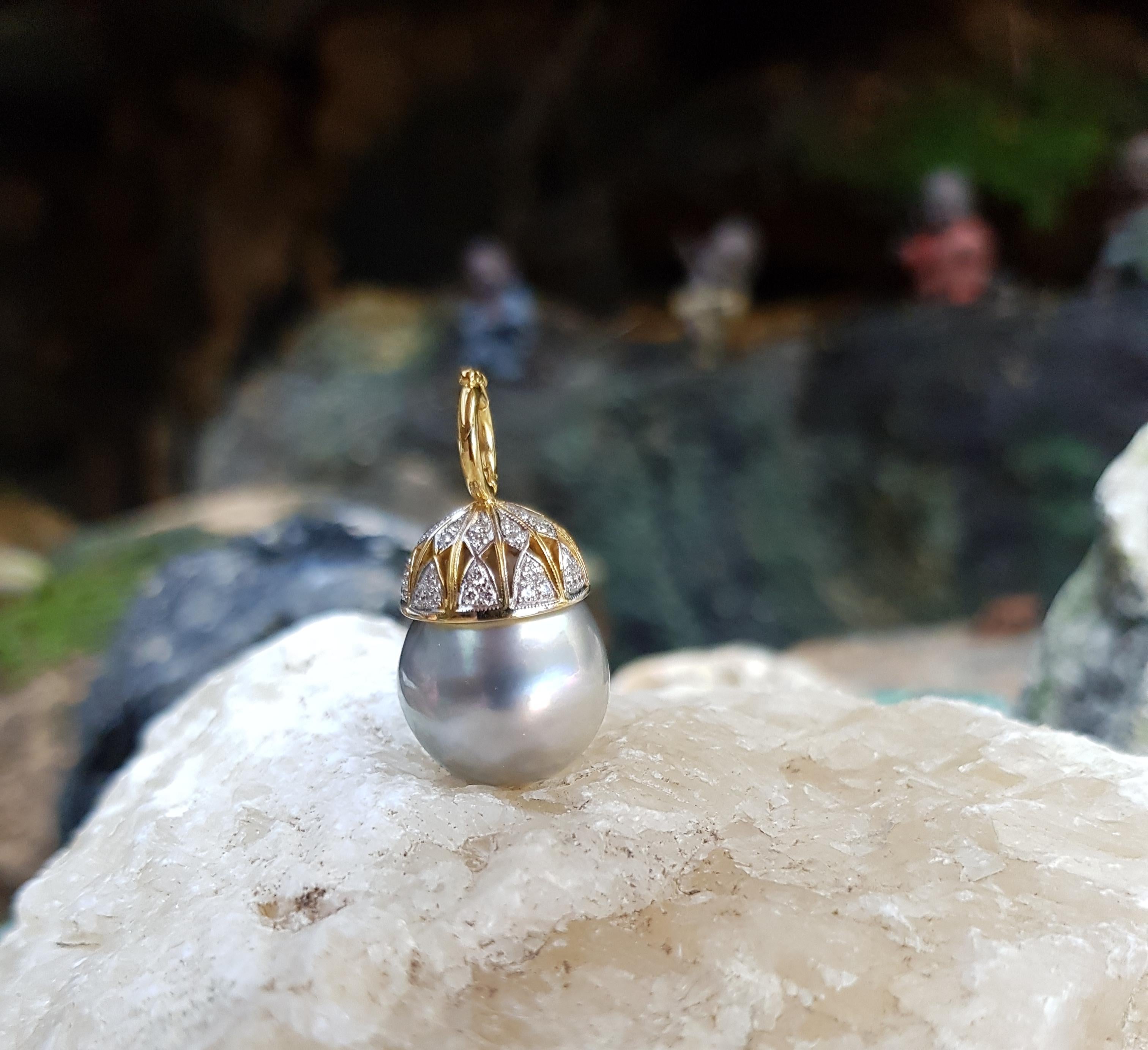 Taglio rotondo Ciondolo con perle dei mari del sud e diamanti incastonati in oro 18 carati in vendita