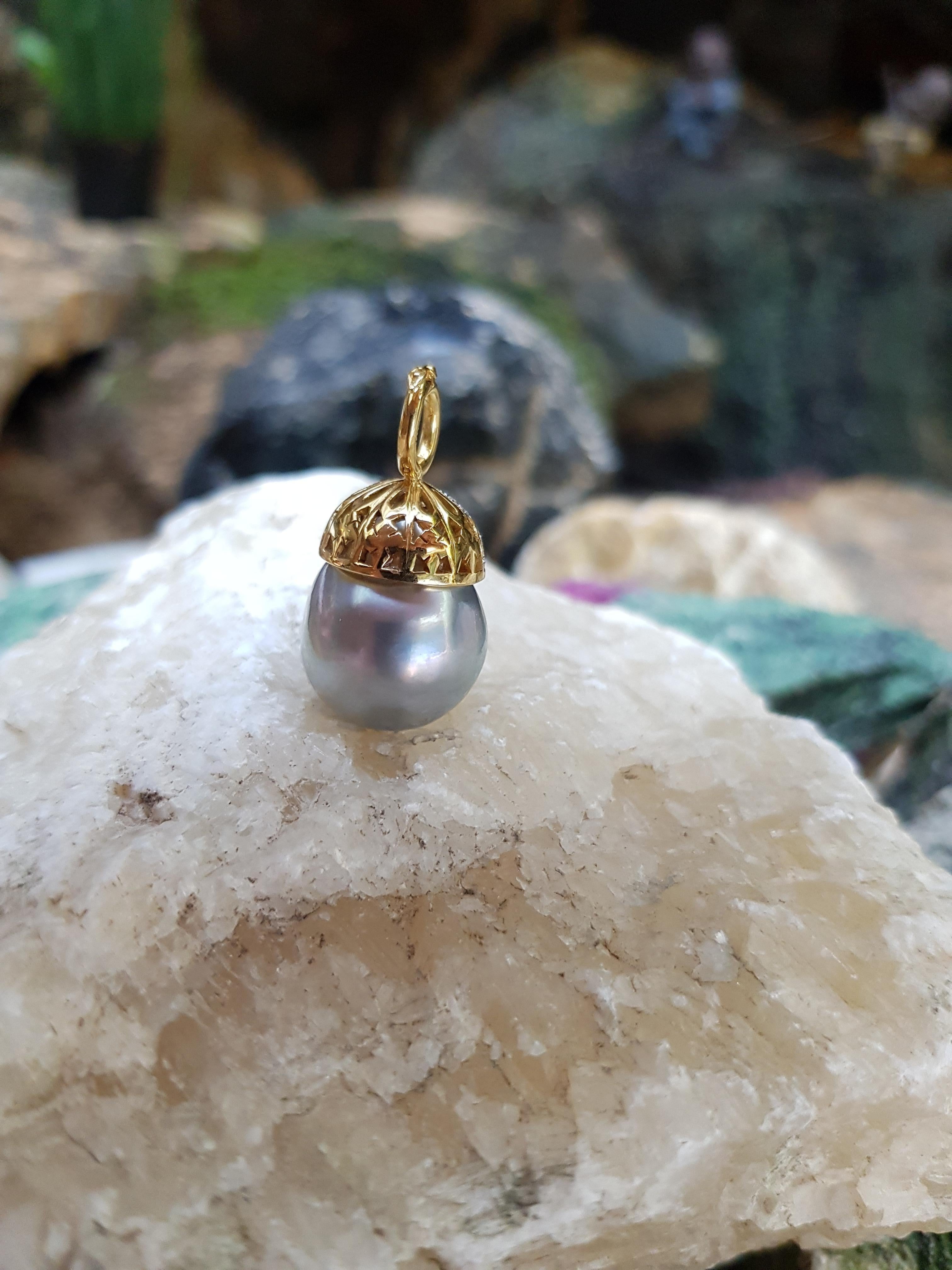 Ciondolo con perle dei mari del sud e diamanti incastonati in oro 18 carati In condizioni Nuovo in vendita a Bangkok, TH