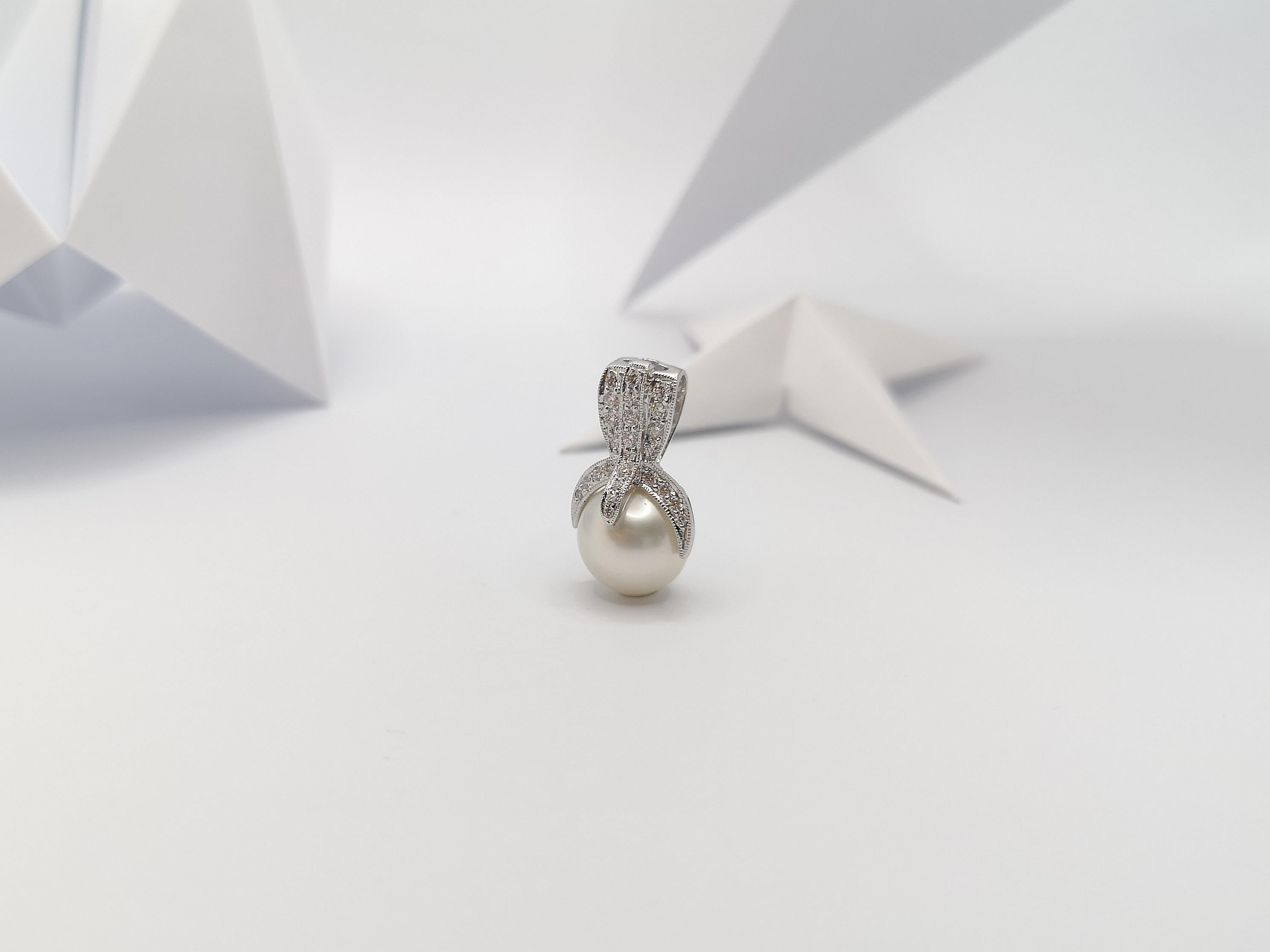 Brilliant Cut South Sea Pearl with Diamond Pendant Set in 18 Karat White Gold Settings For Sale