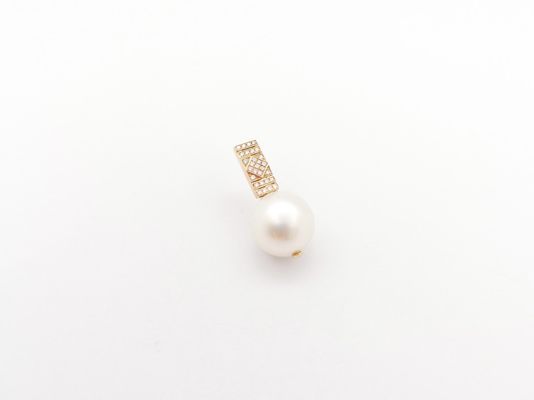 Brilliant Cut South Sea Pearl with Diamond Pendant set in 18K Rose Gold Settings For Sale
