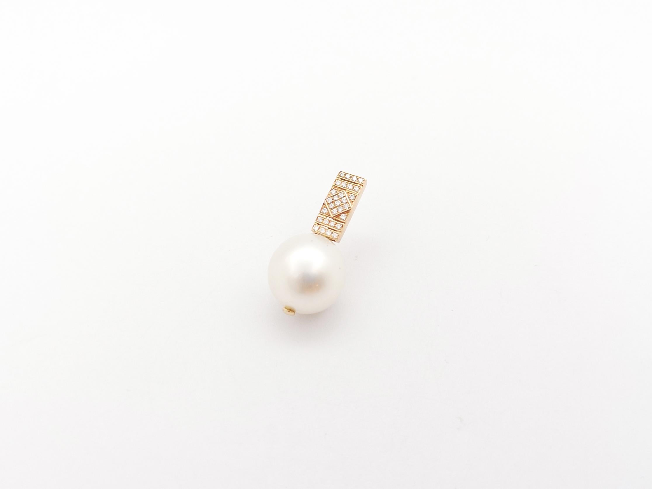 South Sea Pearl with Diamond Pendant set in 18K Rose Gold Settings For Sale 1