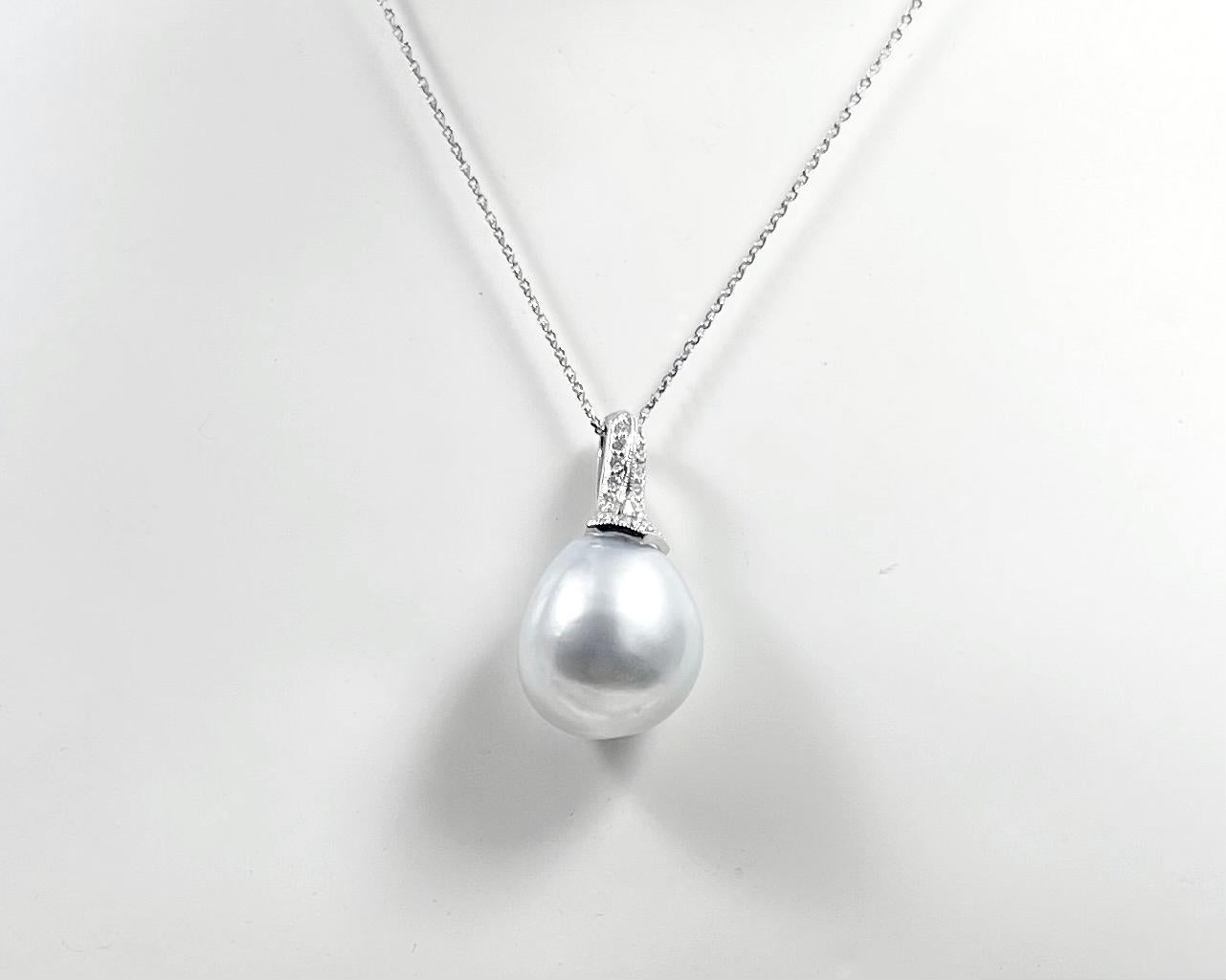 South Sea Pearl with Diamond Pendant set in 18K White Gold Settings For Sale 4