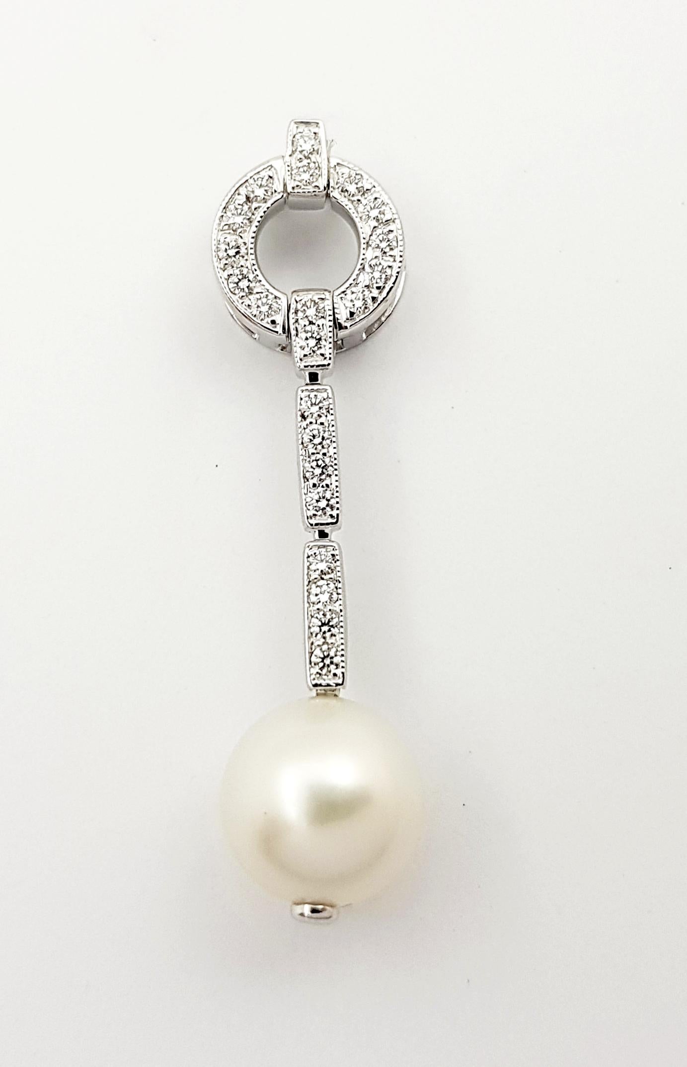 South Sea Pearl with Diamond 0.37 carat Pendant set in 18K White Gold Settings
(chain not included)

Width: 1.2 cm 
Length: 4.5  cm
Total Weight: 6.19 grams

South Sea Pearl Approximately: 10 mm

