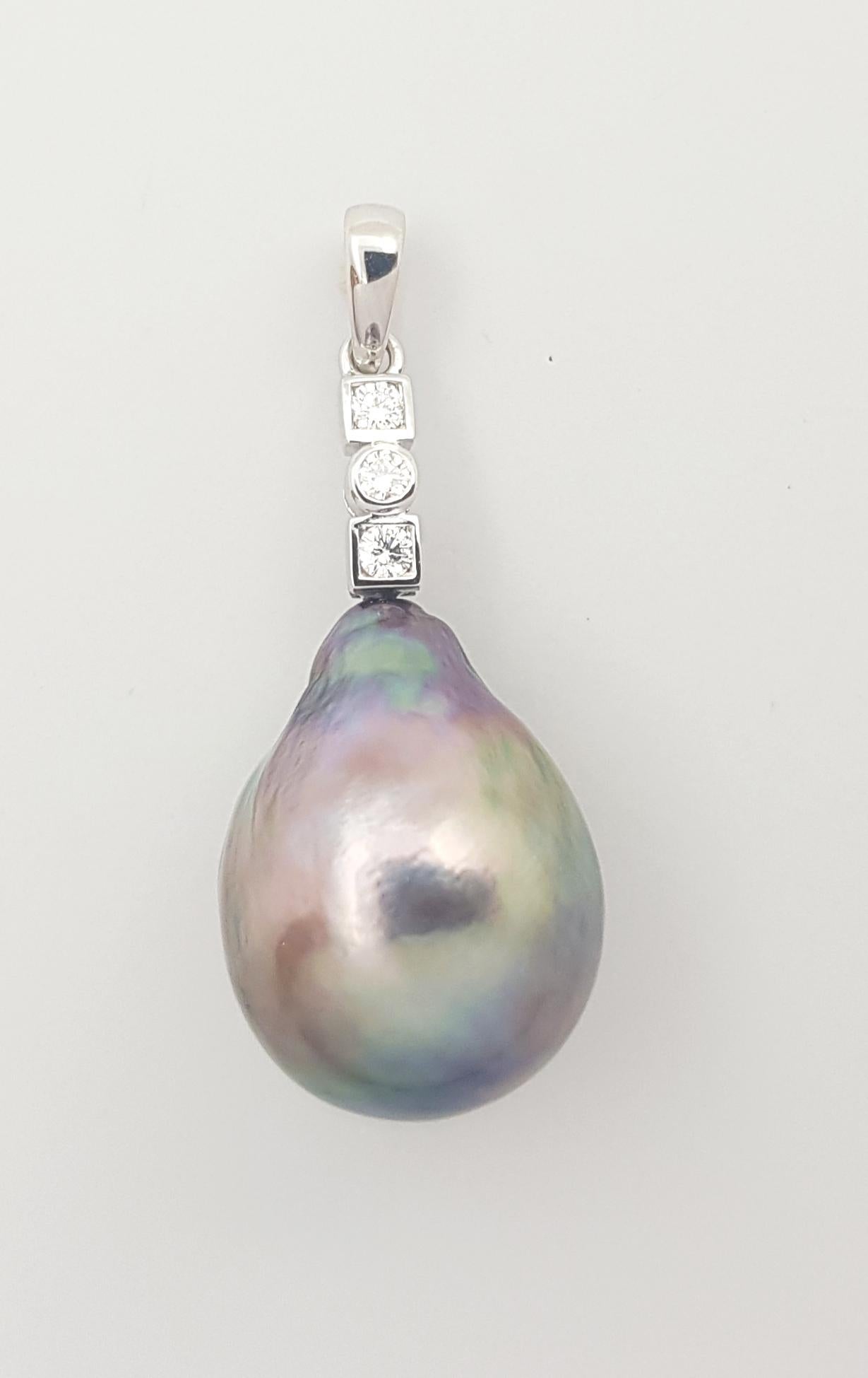 South Sea Pearl with Diamond 0.14 carat Pendant set in 18K White Gold Settings
(chain not included)

Width: 1.5 cm 
Length: 4.7 cm
Total Weight: 7.55 grams

South Sea Pearl Approximately: 15 mm

