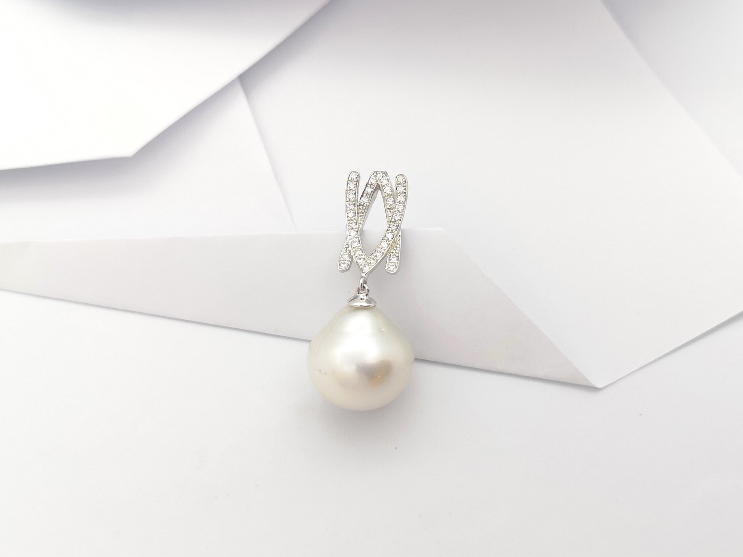Contemporary South Sea Pearl with Diamond Pendant set in 18K White Gold Settings For Sale