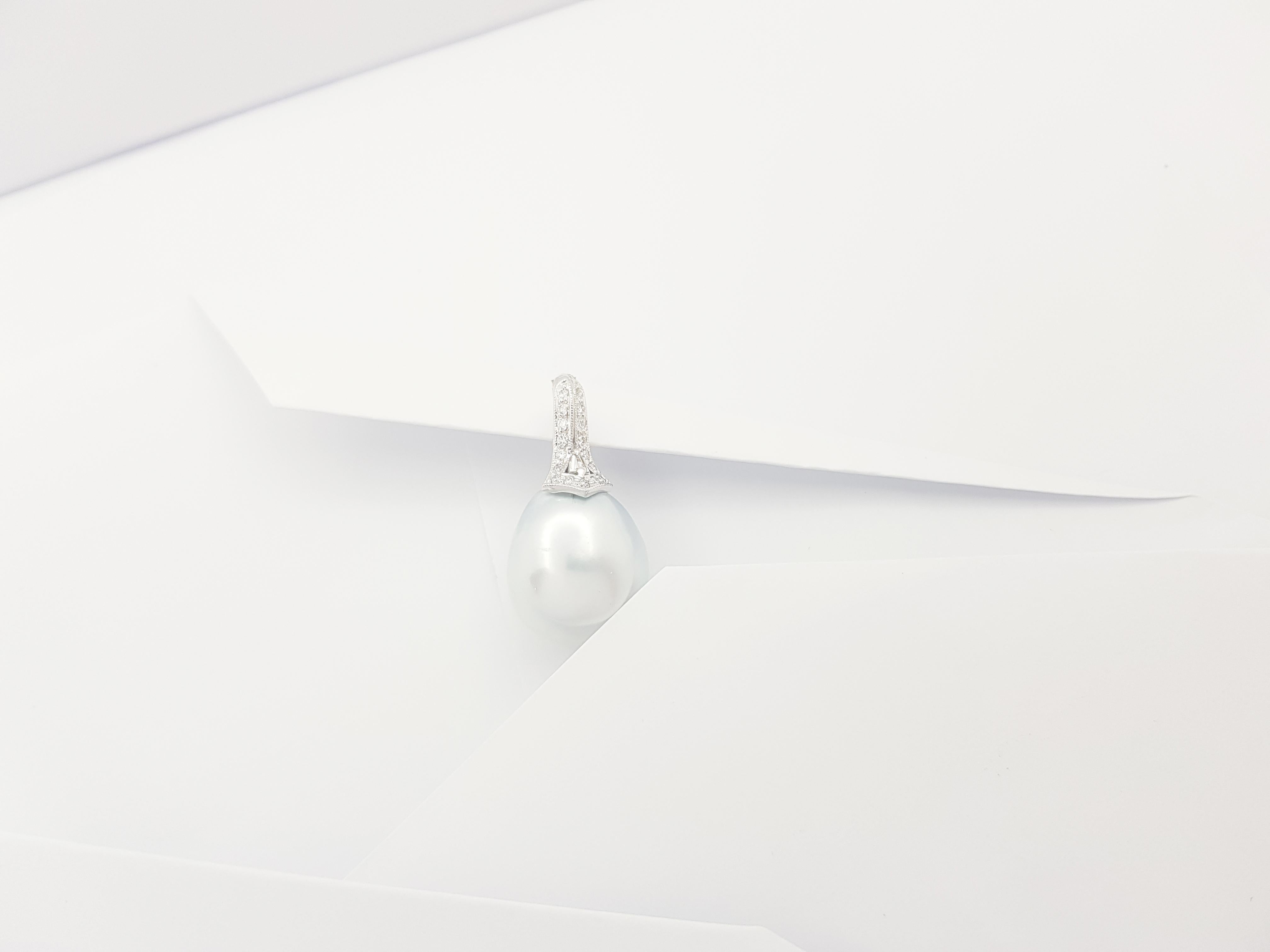 Art Deco South Sea Pearl with Diamond Pendant set in 18K White Gold Settings For Sale