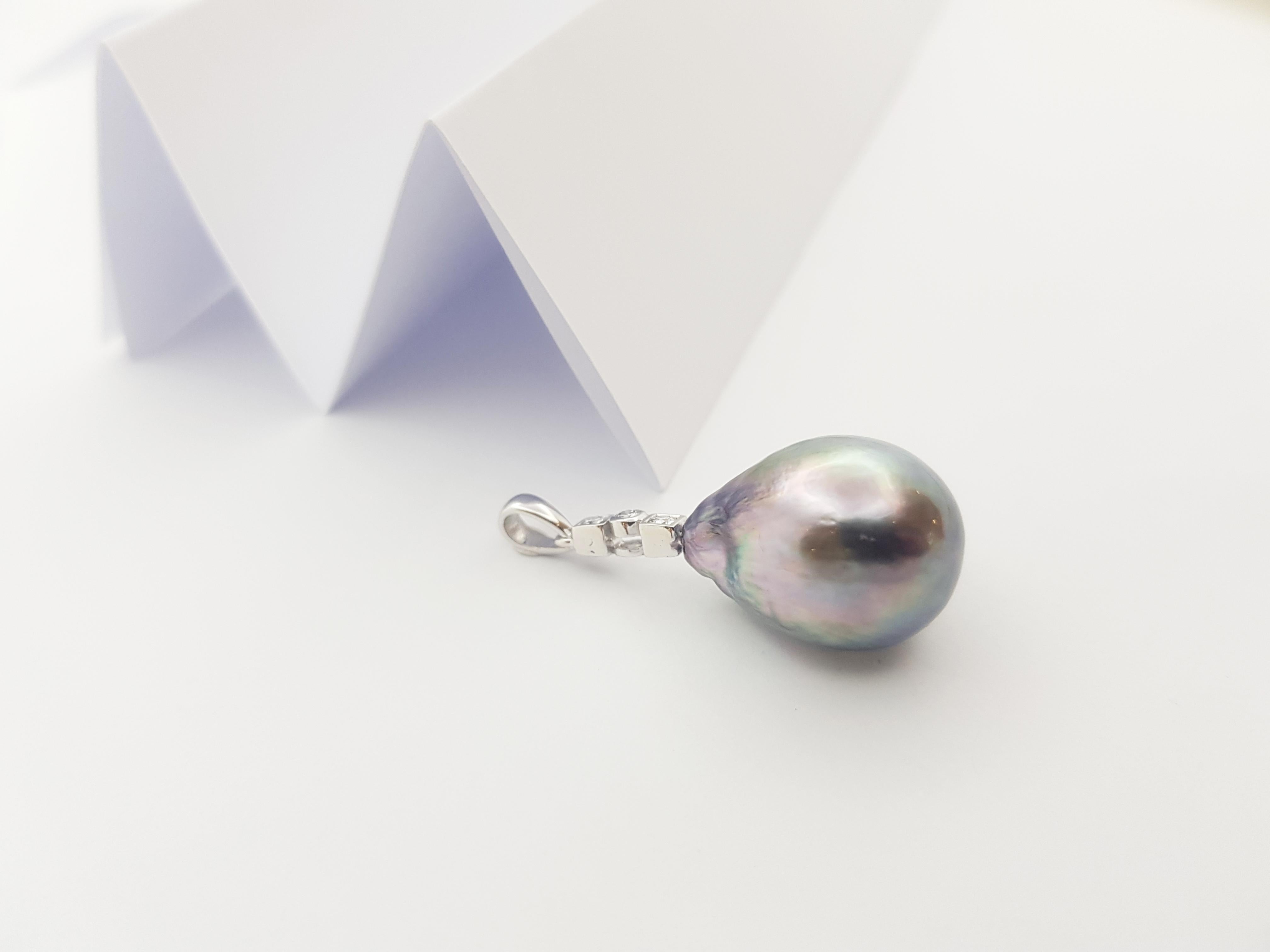 Contemporary South Sea Pearl with Diamond Pendant set in 18K White Gold Settings For Sale