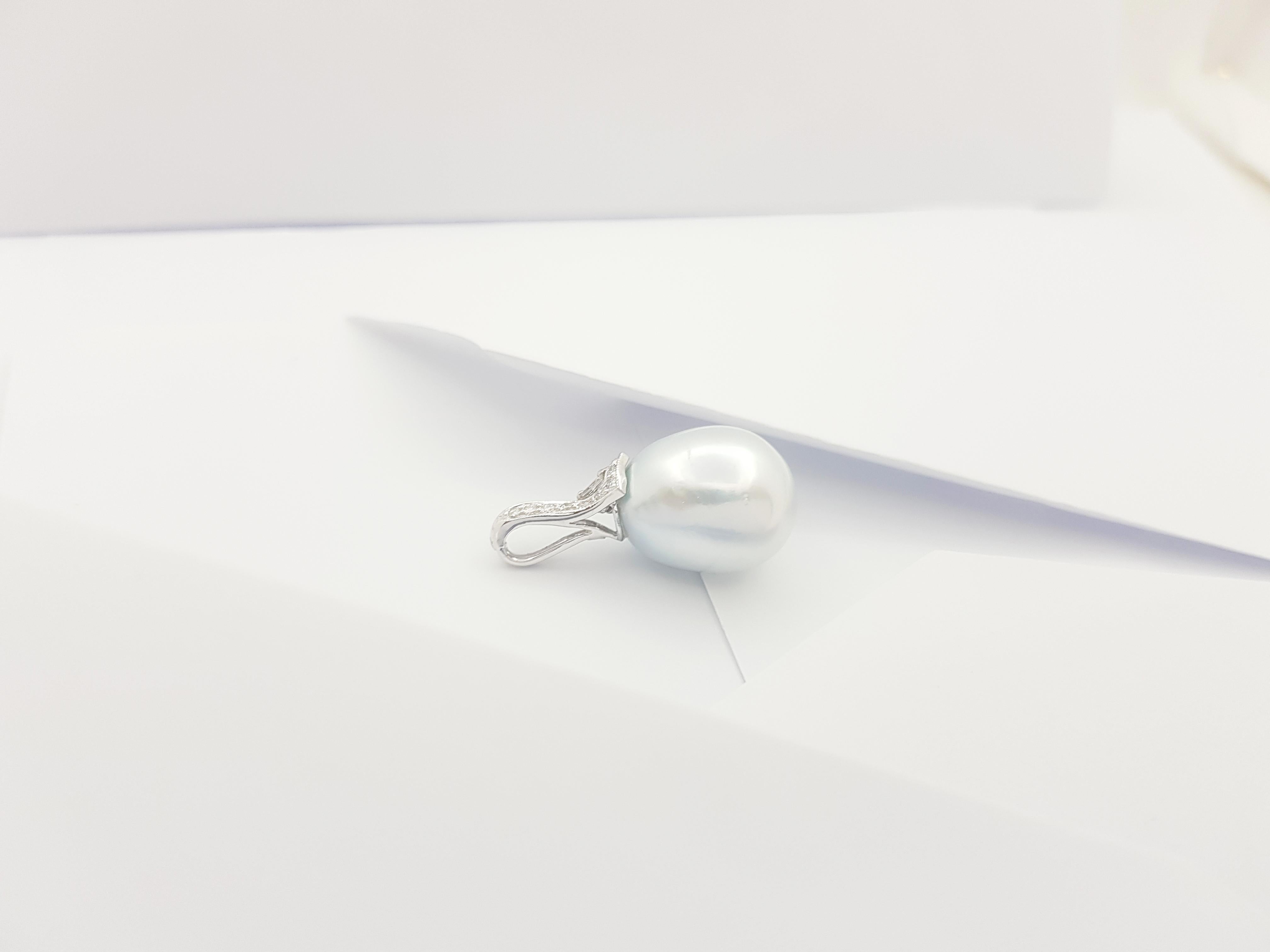 Brilliant Cut South Sea Pearl with Diamond Pendant set in 18K White Gold Settings For Sale