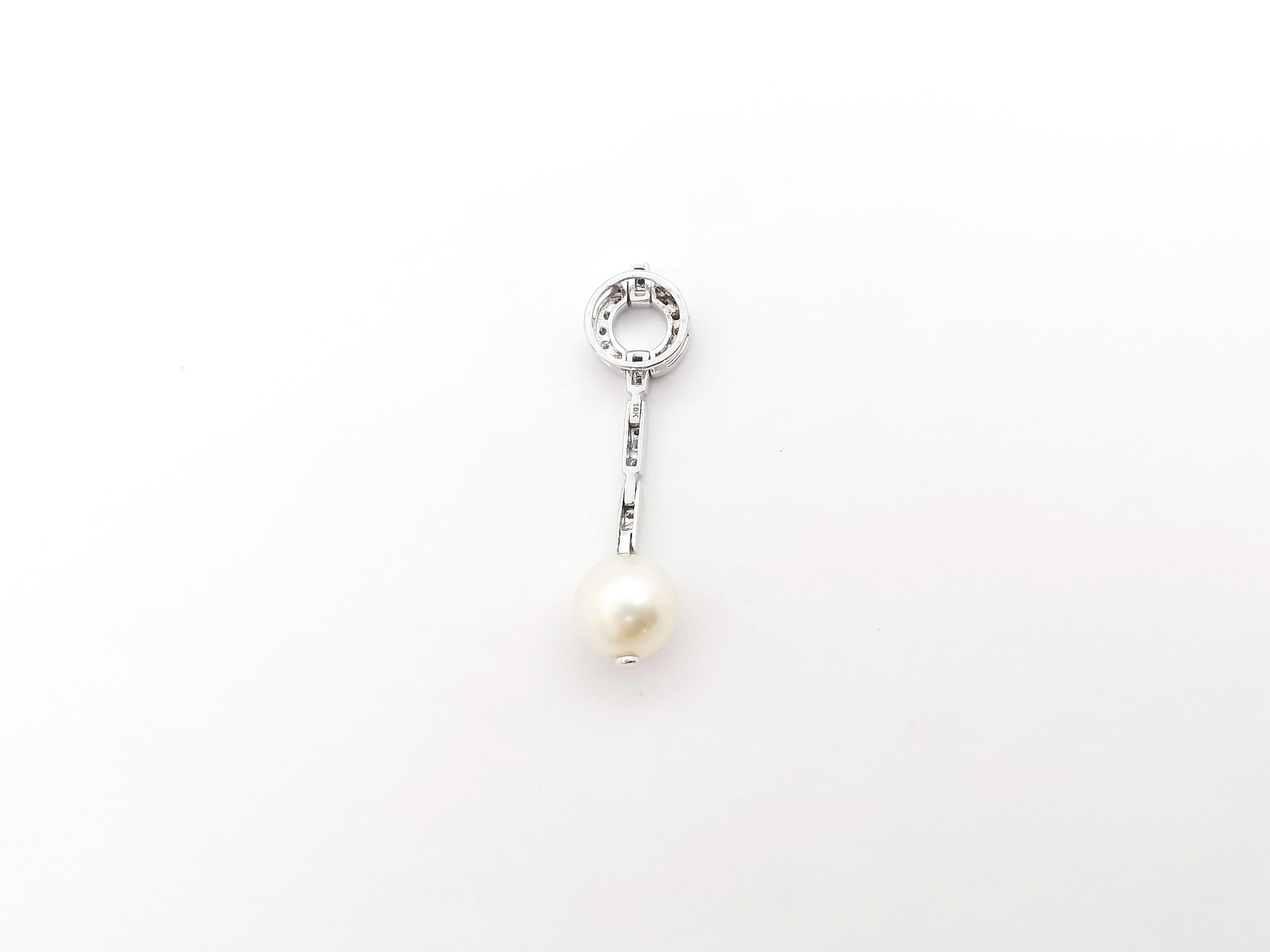 Women's South Sea Pearl with Diamond Pendant set in 18K White Gold Settings For Sale