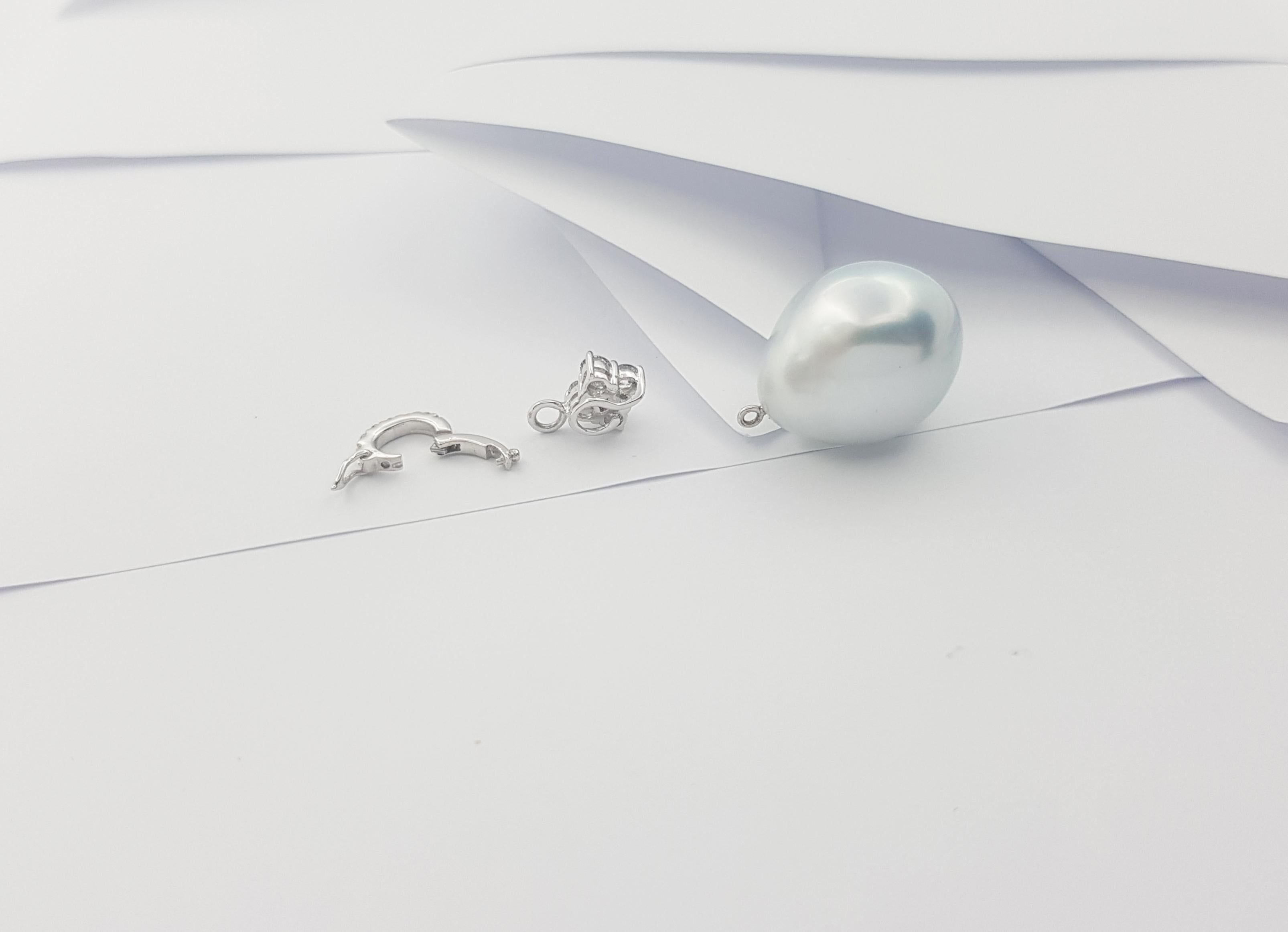 South Sea Pearl with Diamond Pendant set in 18K White Gold Settings For Sale 1