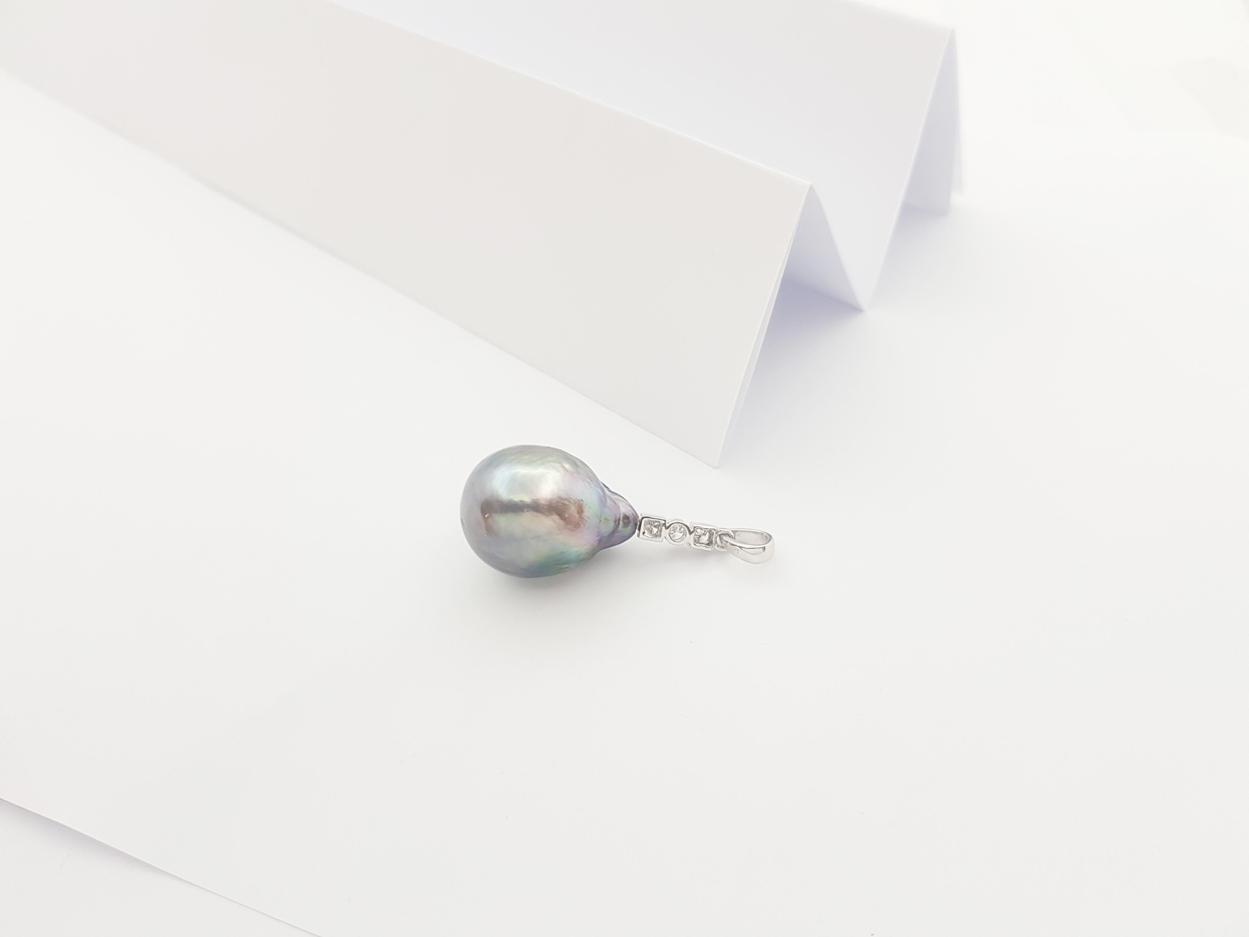 South Sea Pearl with Diamond Pendant set in 18K White Gold Settings For Sale 1