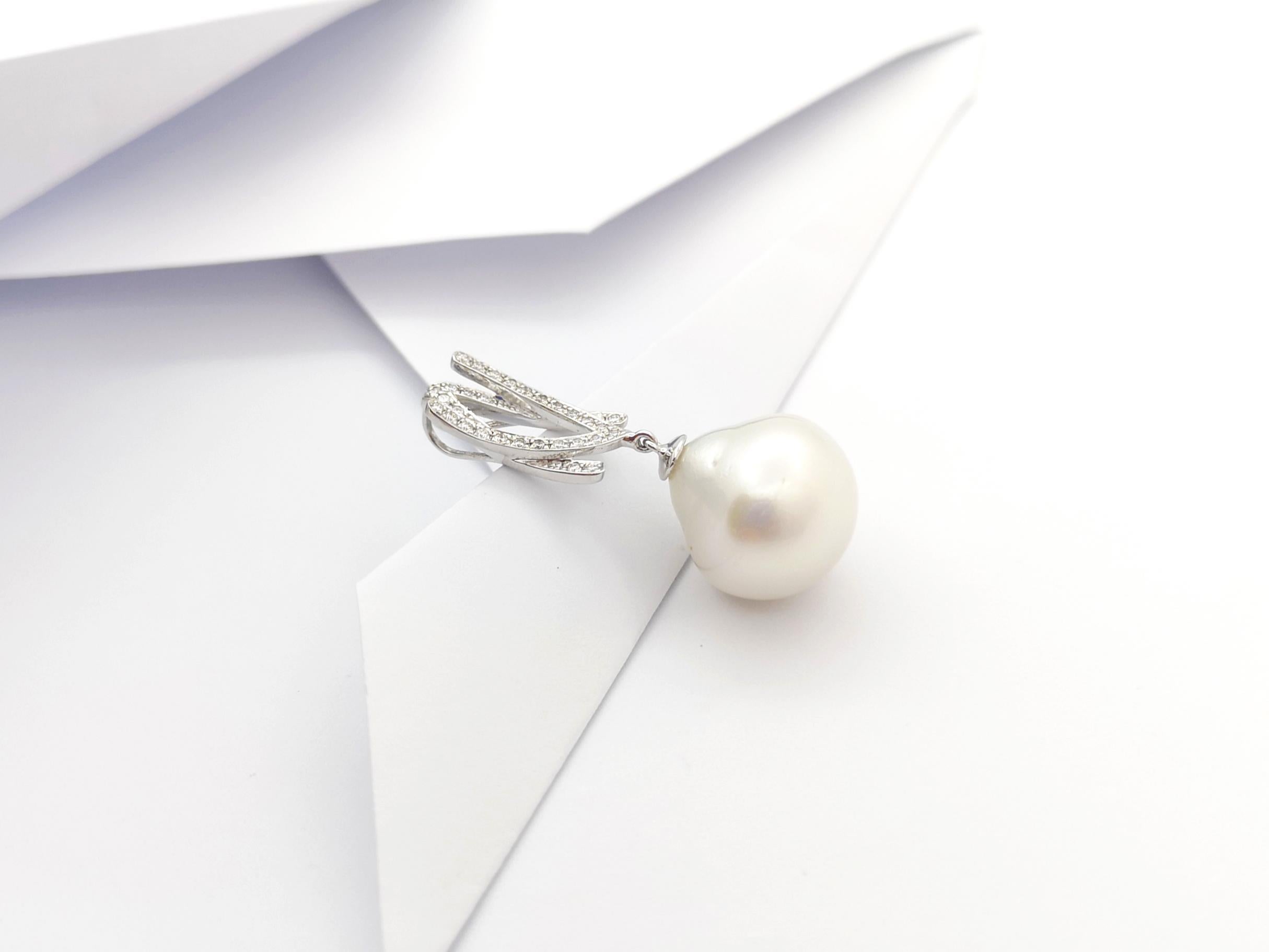 Pendentif en or blanc 18 carats orné d'une perle des mers du Sud et d'un diamant en vente 2