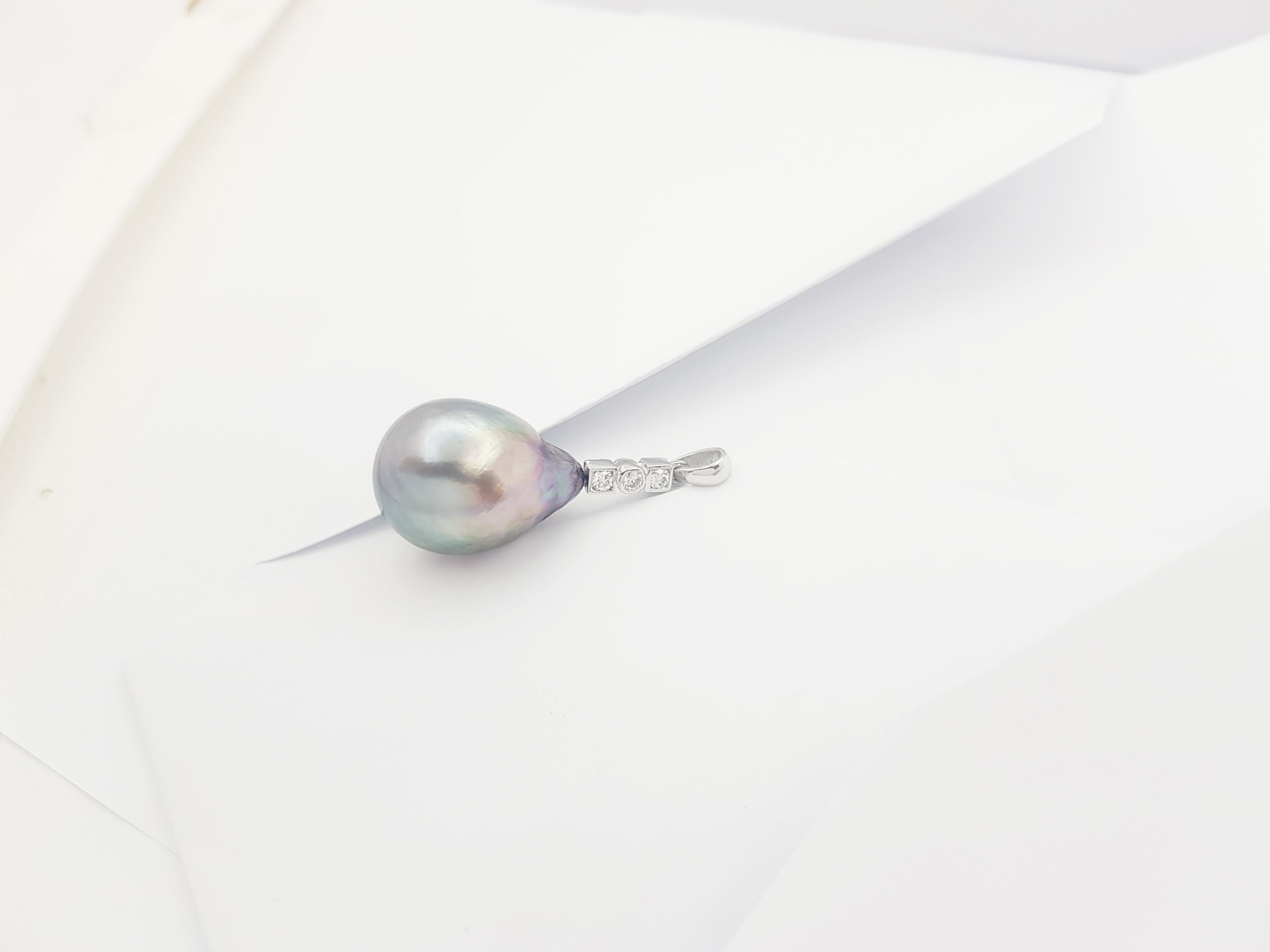 South Sea Pearl with Diamond Pendant set in 18K White Gold Settings For Sale 2