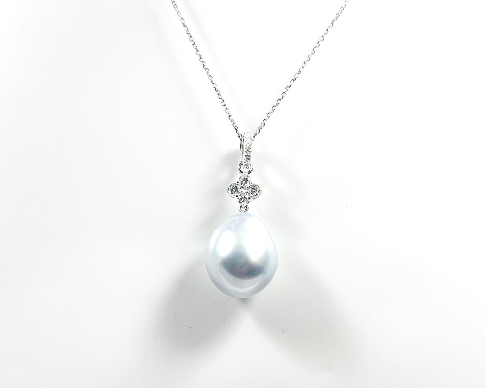 South Sea Pearl with Diamond Pendant set in 18K White Gold Settings For Sale 3