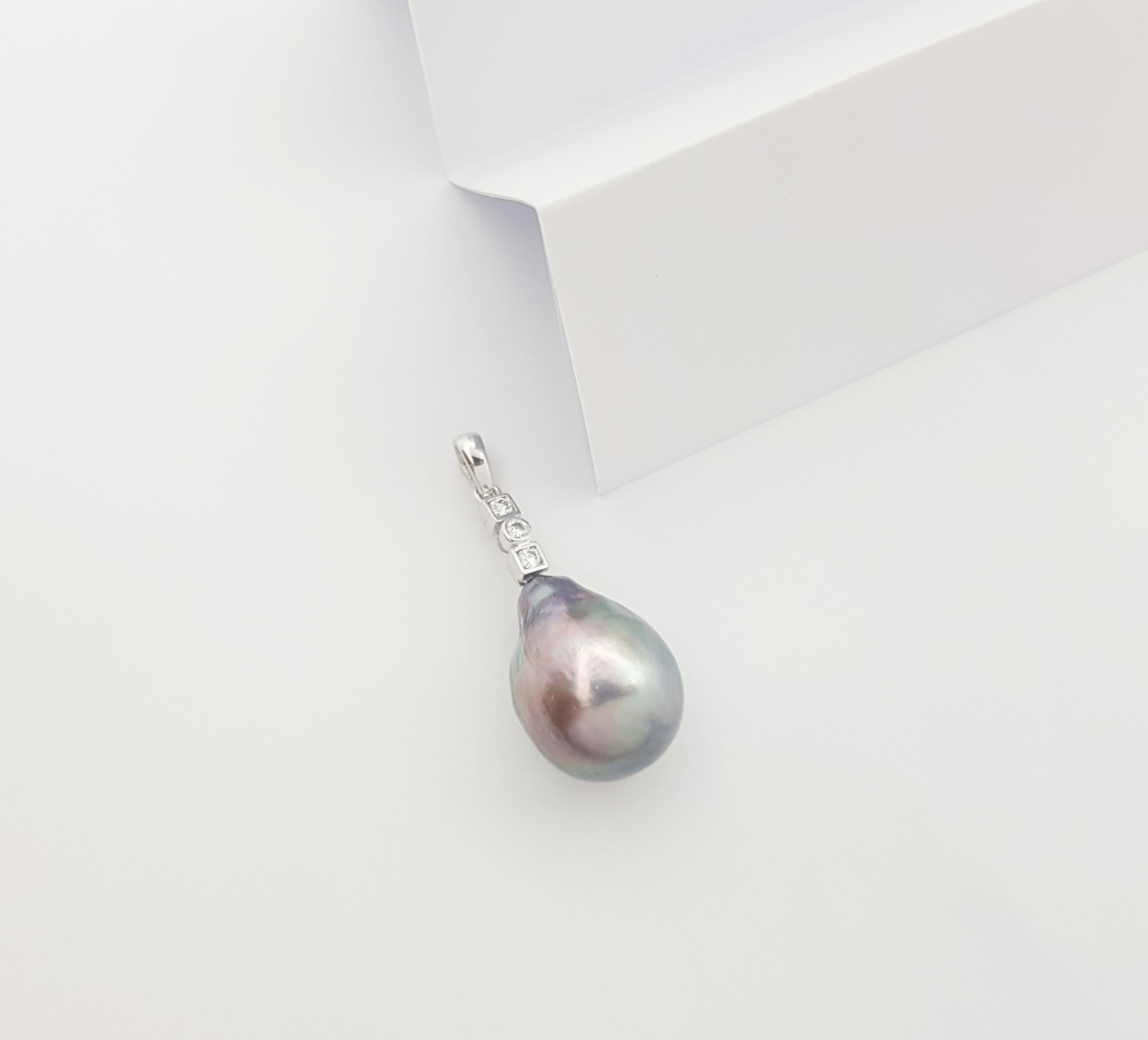 South Sea Pearl with Diamond Pendant set in 18K White Gold Settings For Sale 3
