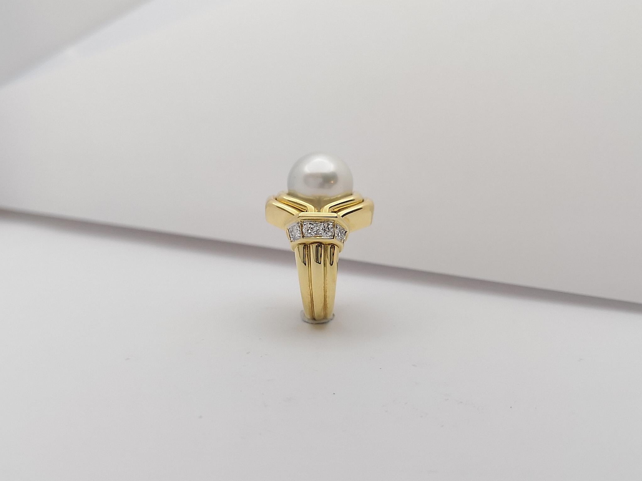 South Sea Pearl with Diamond Ring Set in 18 Karat Gold Settings For Sale 8