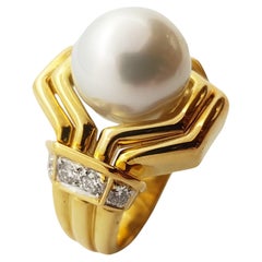 Anillo de Perlas del Mar del Sur con Diamantes engarzados en Oro de 18 Kilates
