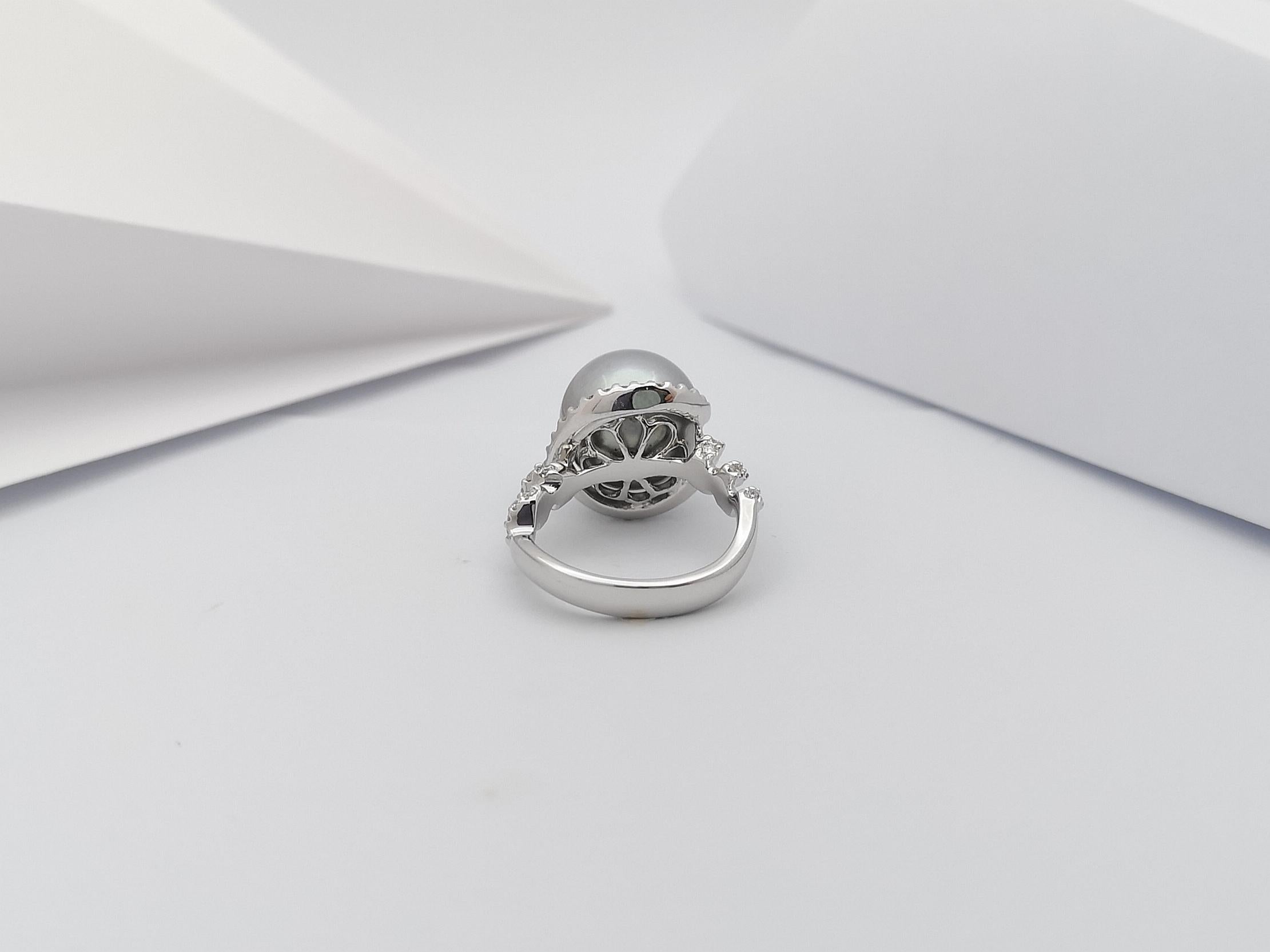 Anello con perle dei mari del sud e diamanti con montatura in oro bianco 18 carati in vendita 5