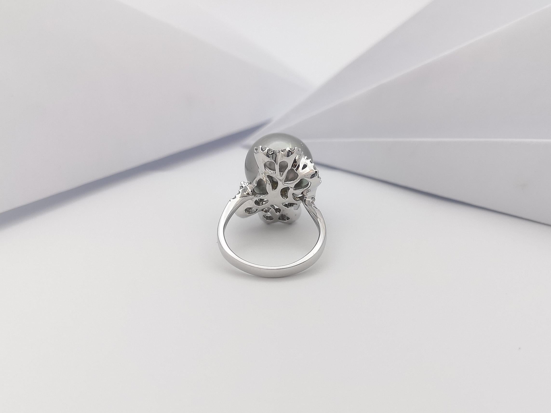 Anello con perle dei mari del sud e diamanti con montatura in oro bianco 18 carati in vendita 5