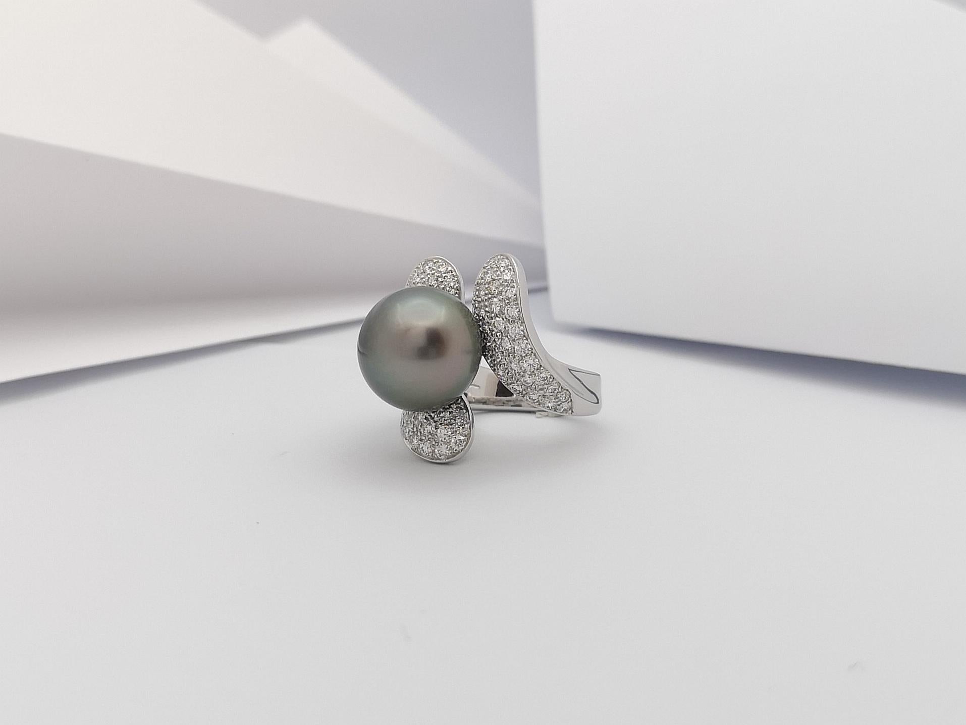 South Sea Pearl with Diamond Ring Set in 18 Karat White Gold Settings For Sale 3