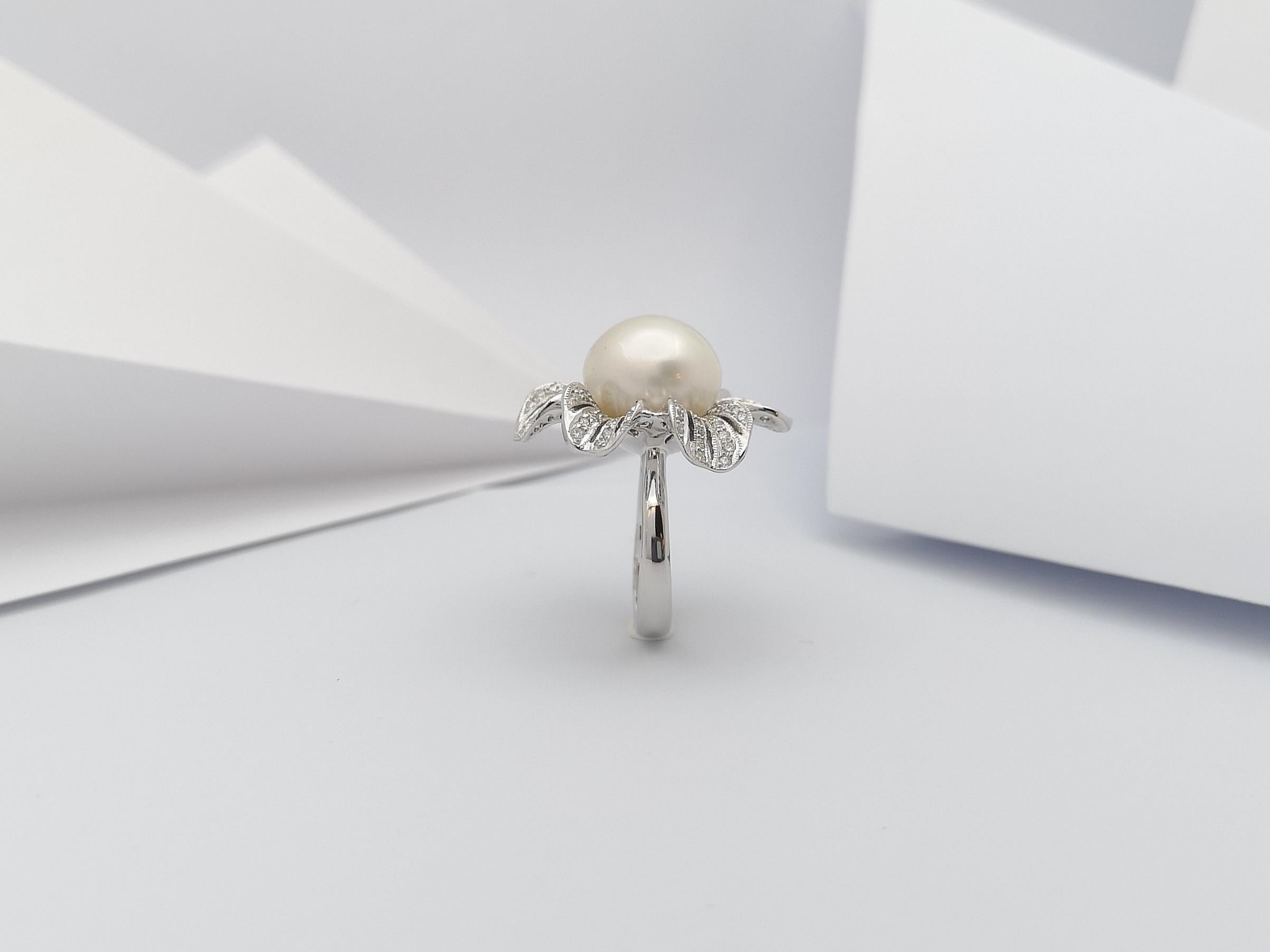 South Sea Pearl with Diamond Ring Set in 18 Karat White Gold Settings For Sale 11