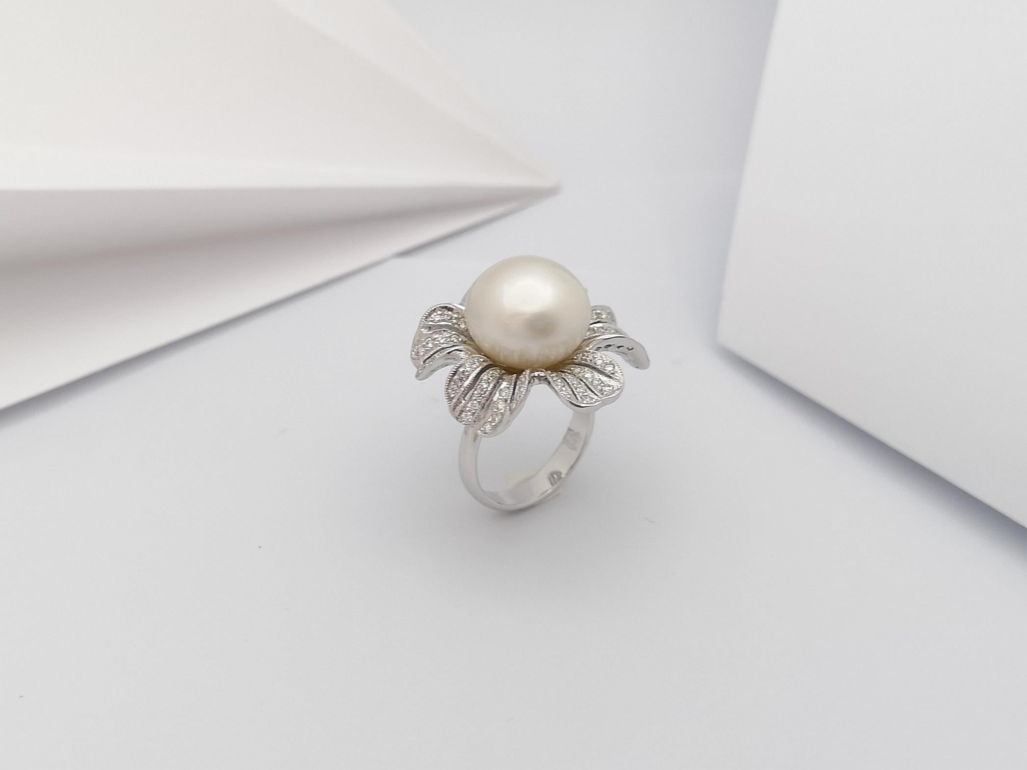 Anello con perle dei mari del sud e diamanti con montatura in oro bianco 18 carati in vendita 12