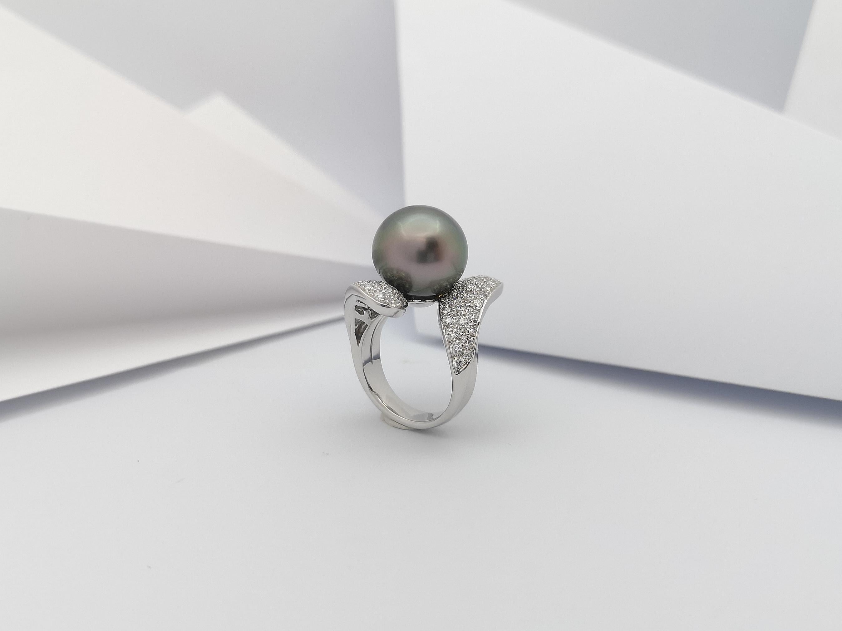 Anello con perle dei mari del sud e diamanti con montatura in oro bianco 18 carati in vendita 12