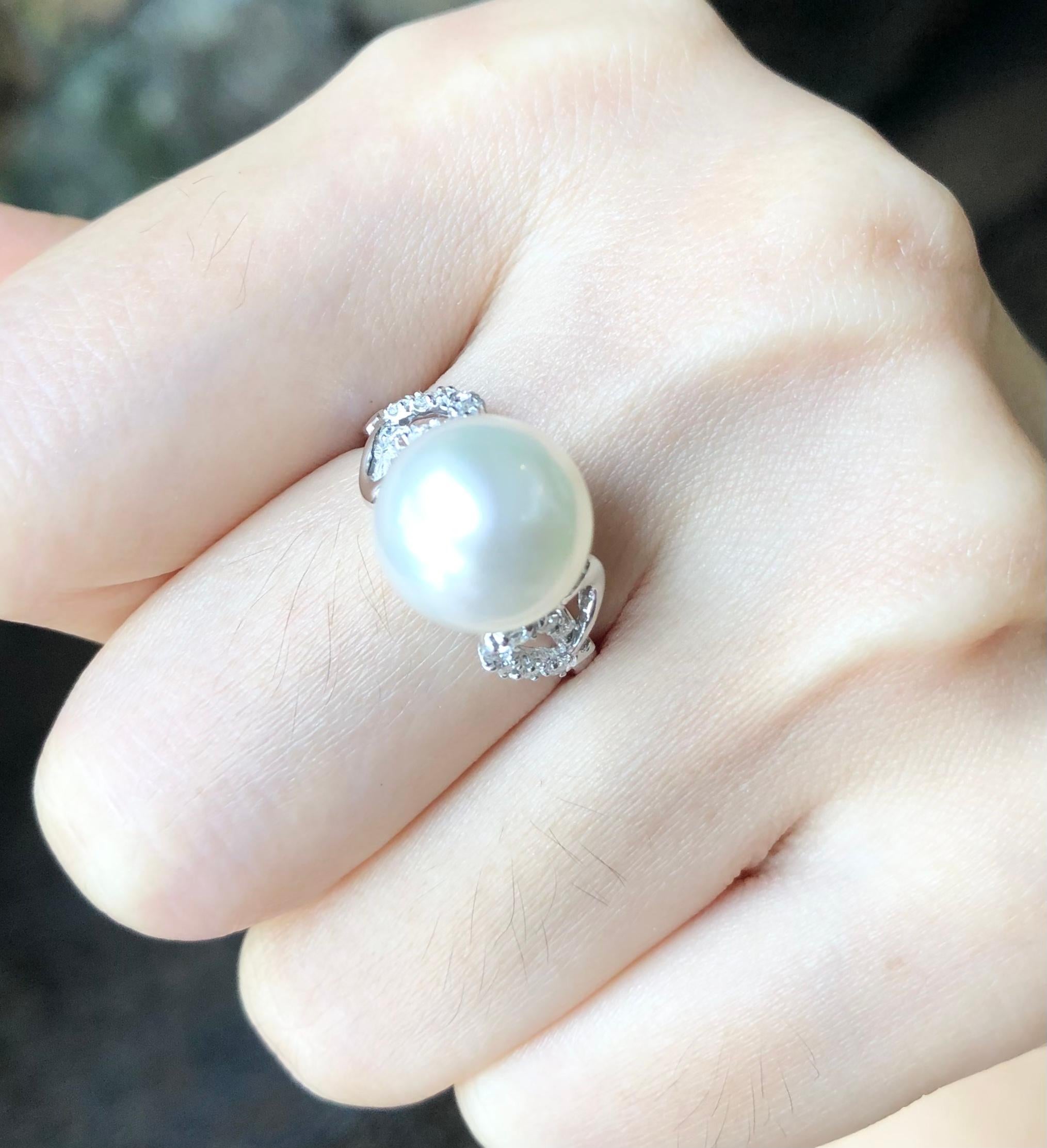 Art Deco South Sea Pearl with Diamond  Ring set in 18 Karat White Gold Settings For Sale