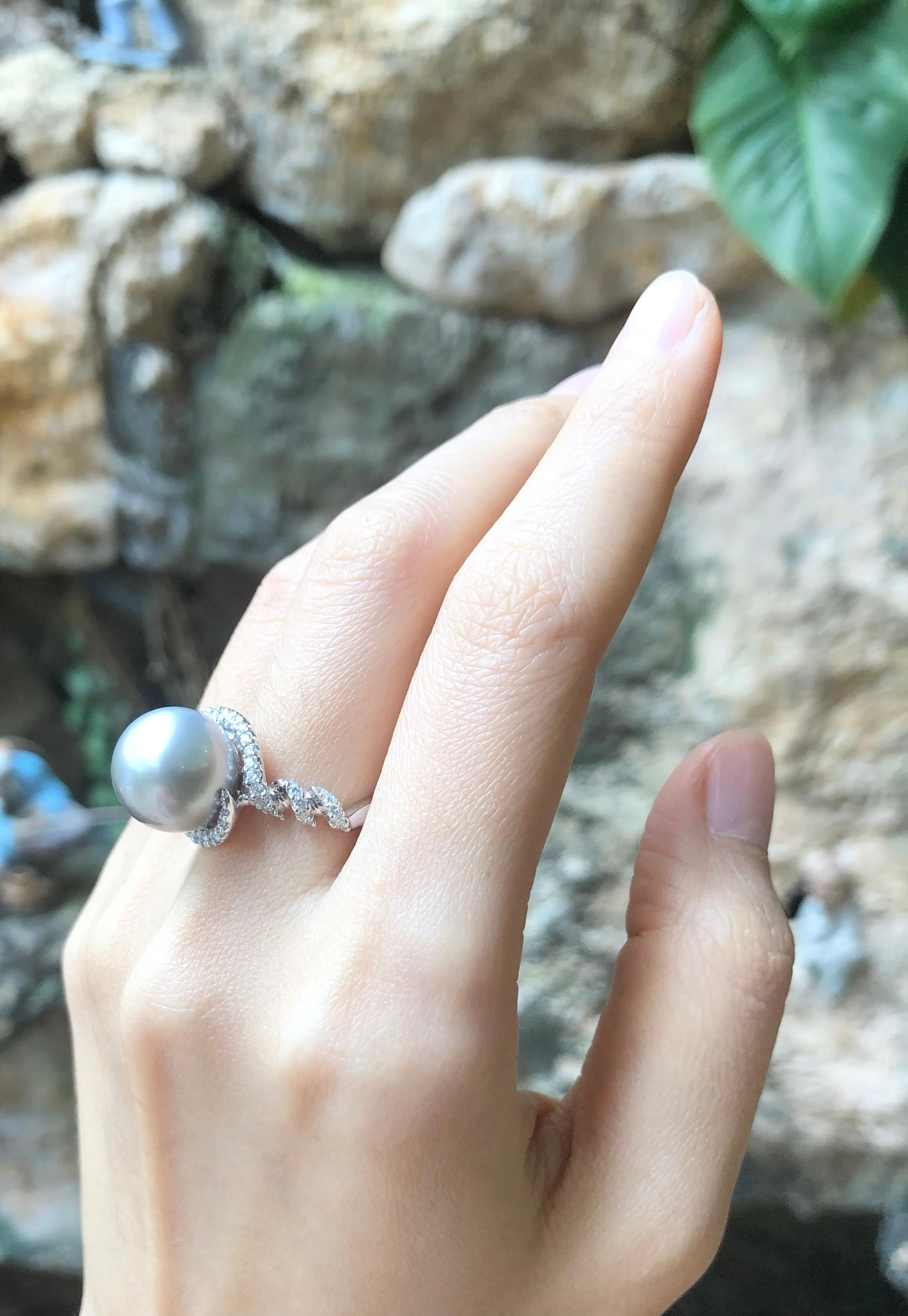 Contemporary South Sea Pearl with Diamond Ring Set in 18 Karat White Gold Settings For Sale