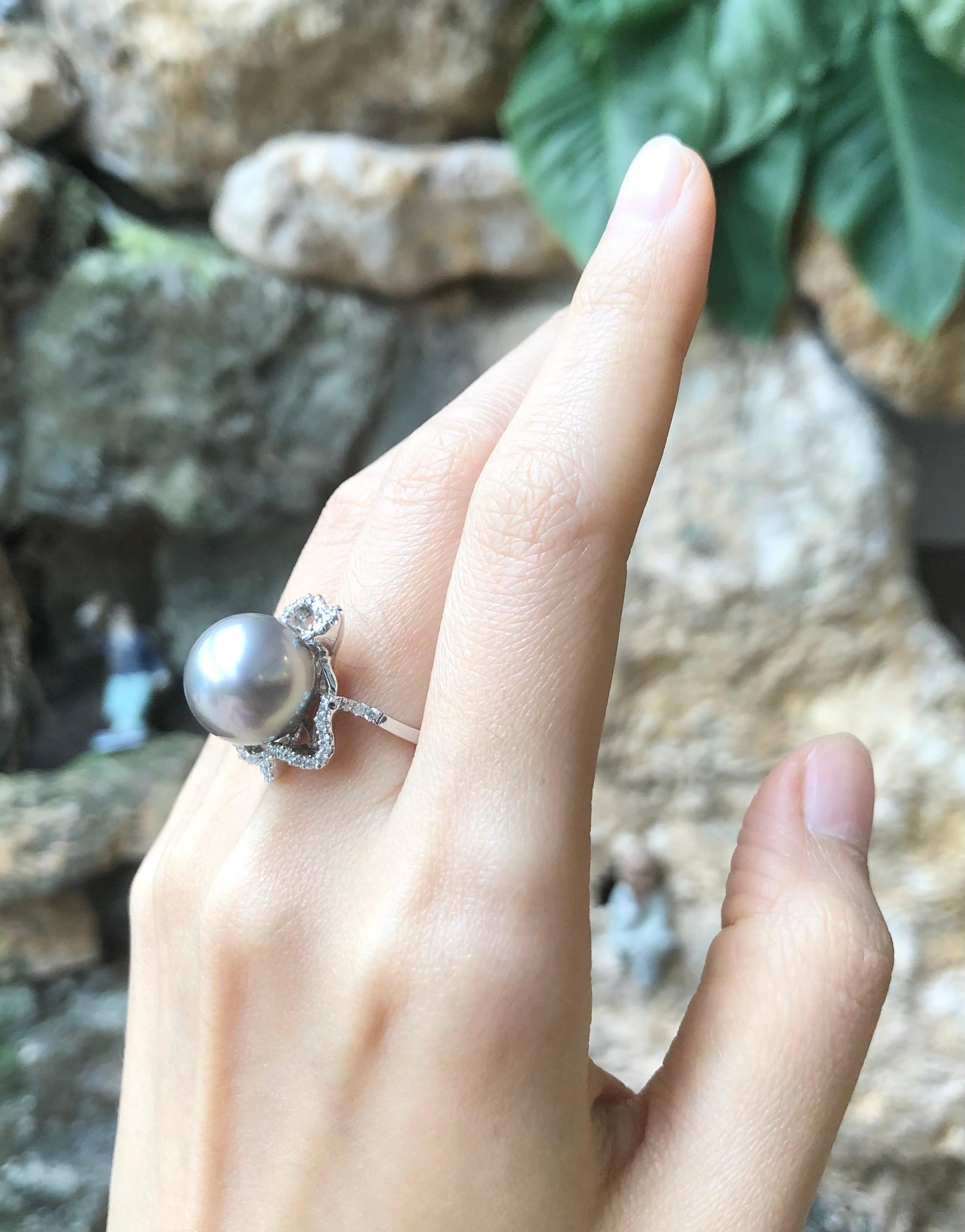 Contemporary South Sea Pearl with Diamond Ring set in 18 Karat White Gold Settings For Sale