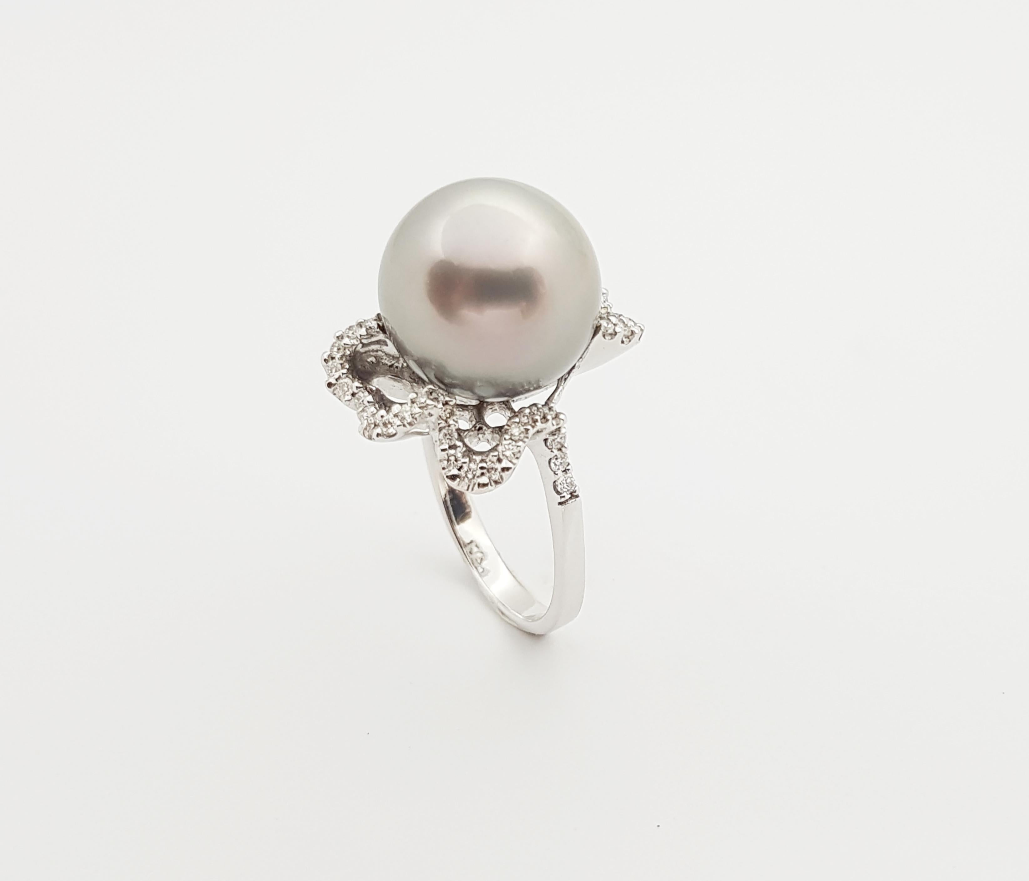 South Sea Pearl with Diamond Ring set in 18 Karat White Gold Settings For Sale 1