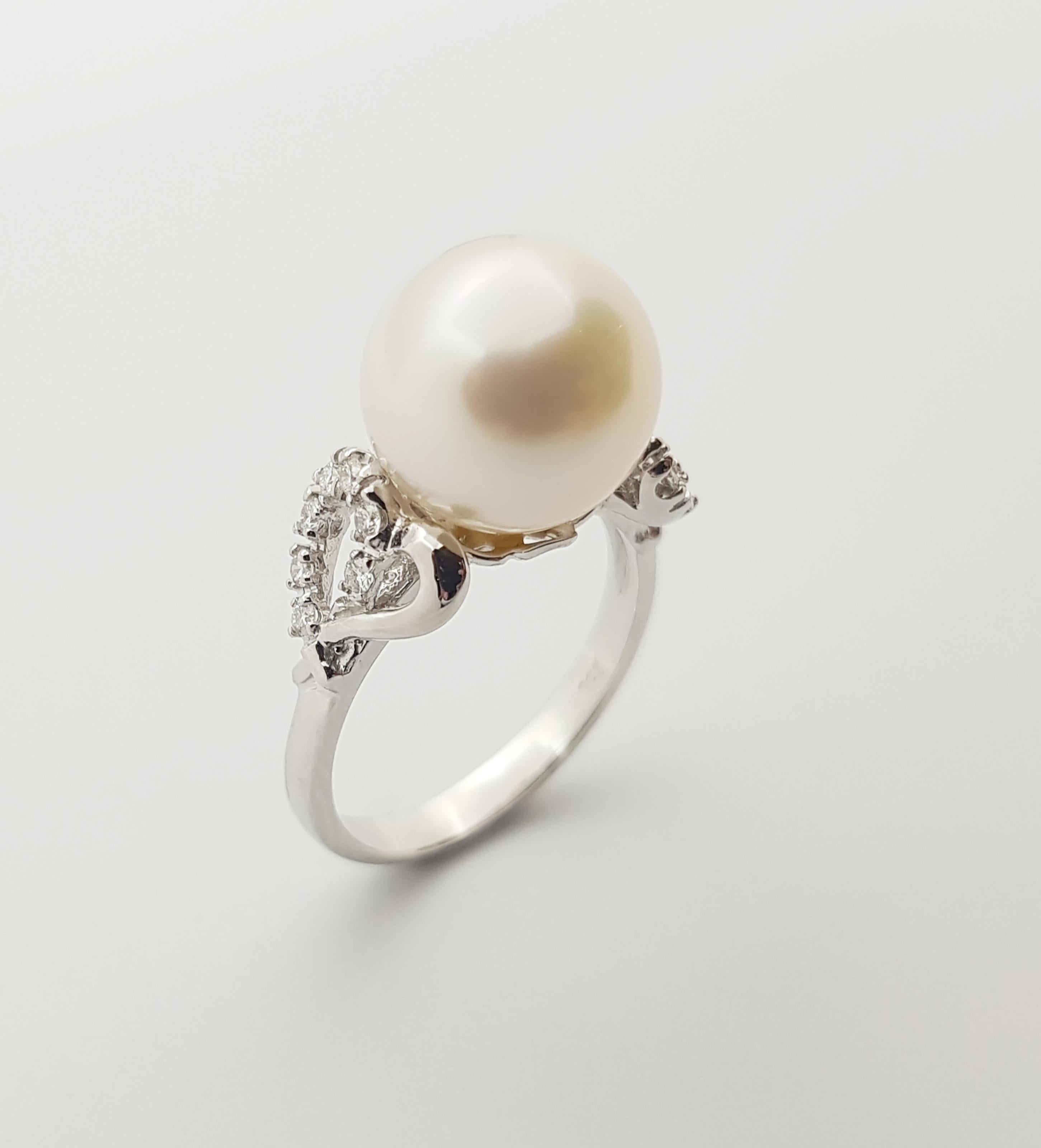 South Sea Pearl with Diamond  Ring set in 18 Karat White Gold Settings For Sale 2