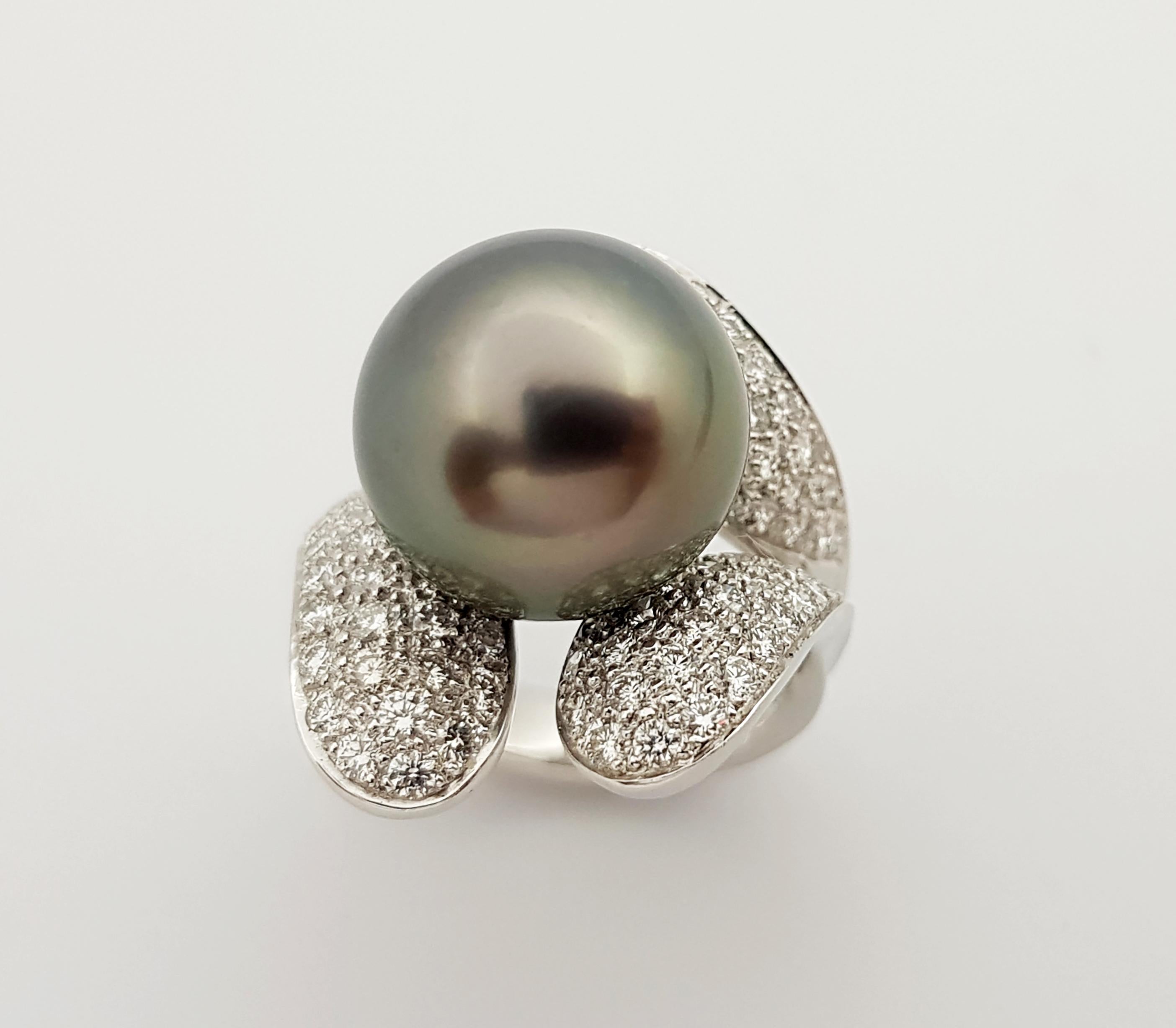 South Sea Pearl with Diamond Ring Set in 18 Karat White Gold Settings In New Condition For Sale In Bangkok, TH