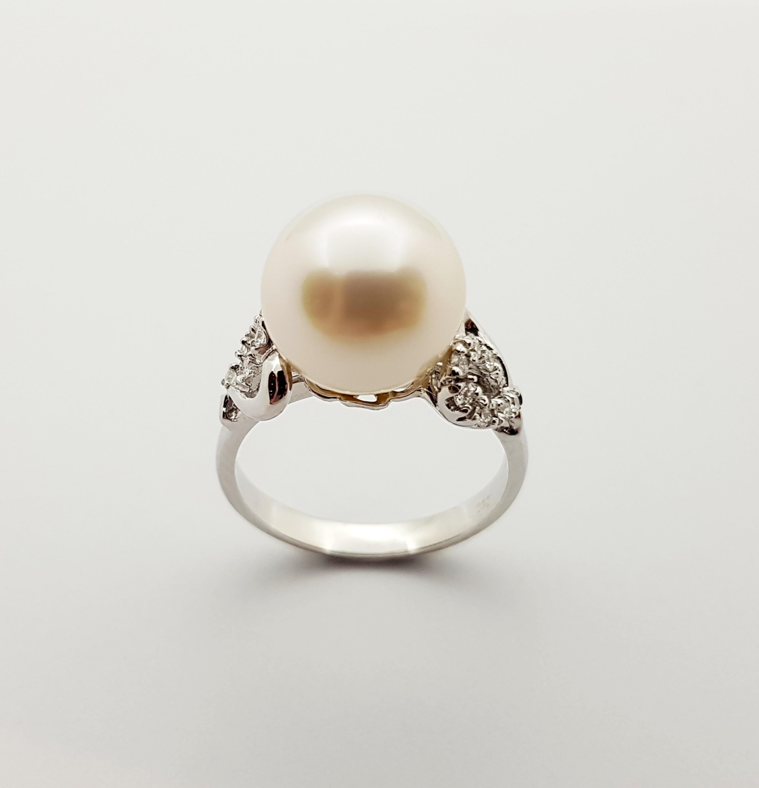 South Sea Pearl with Diamond  Ring set in 18 Karat White Gold Settings For Sale 3