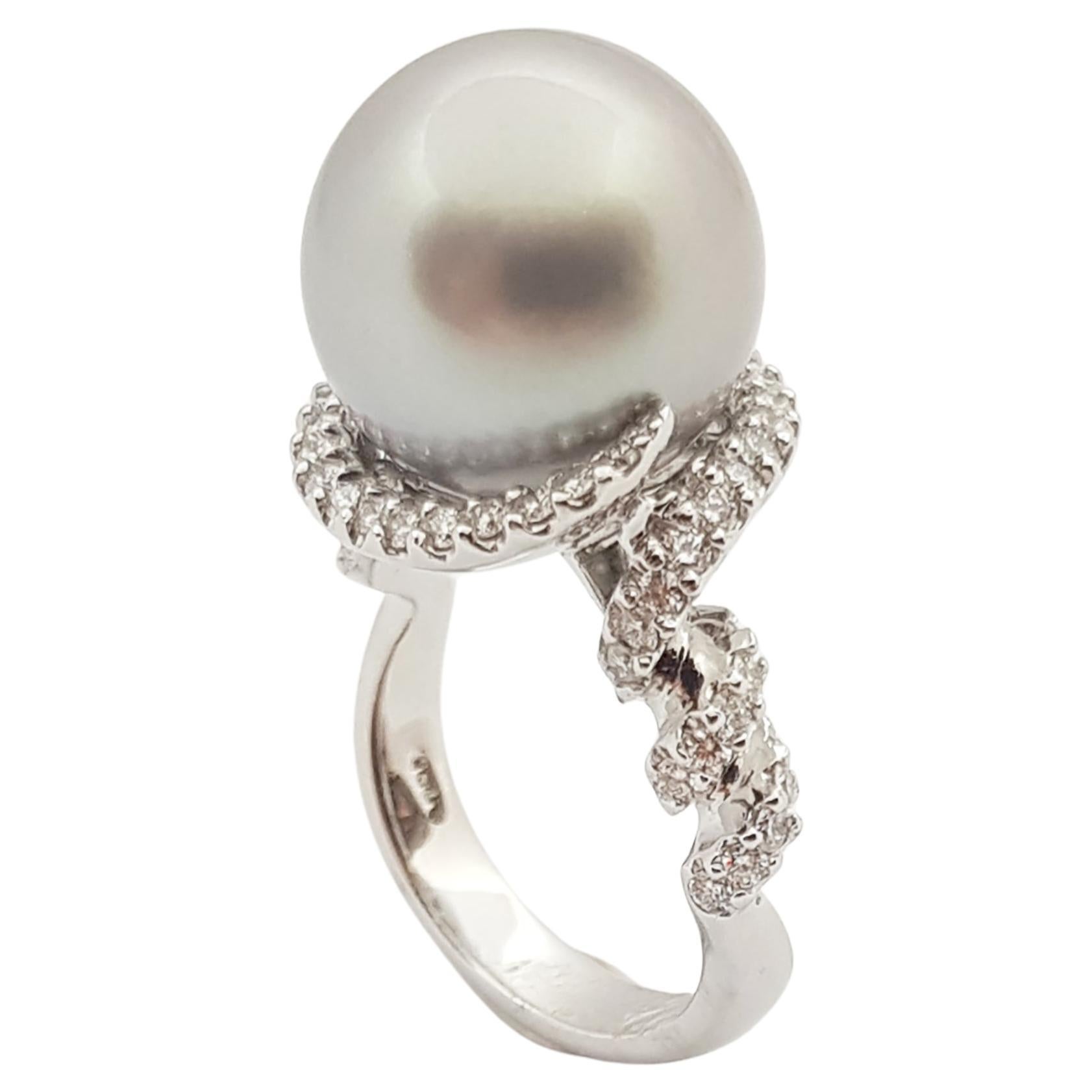 Anillo de Perlas del Mar del Sur con Diamantes engastados en Oro Blanco de 18 Kilates