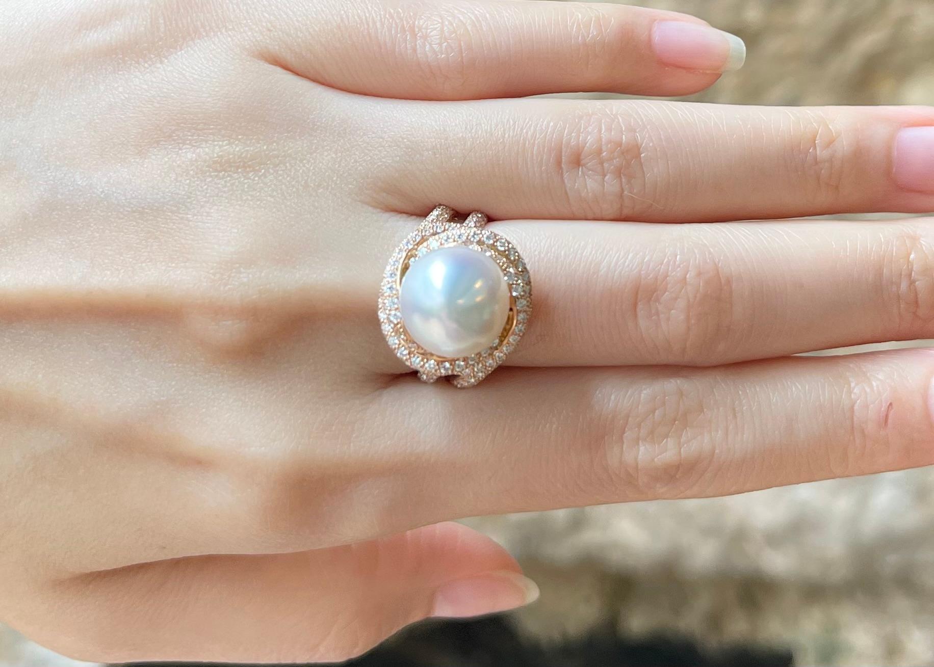 Contemporain Bague en or rose 18 carats ornée d'une perle des mers du Sud et d'un diamant en vente