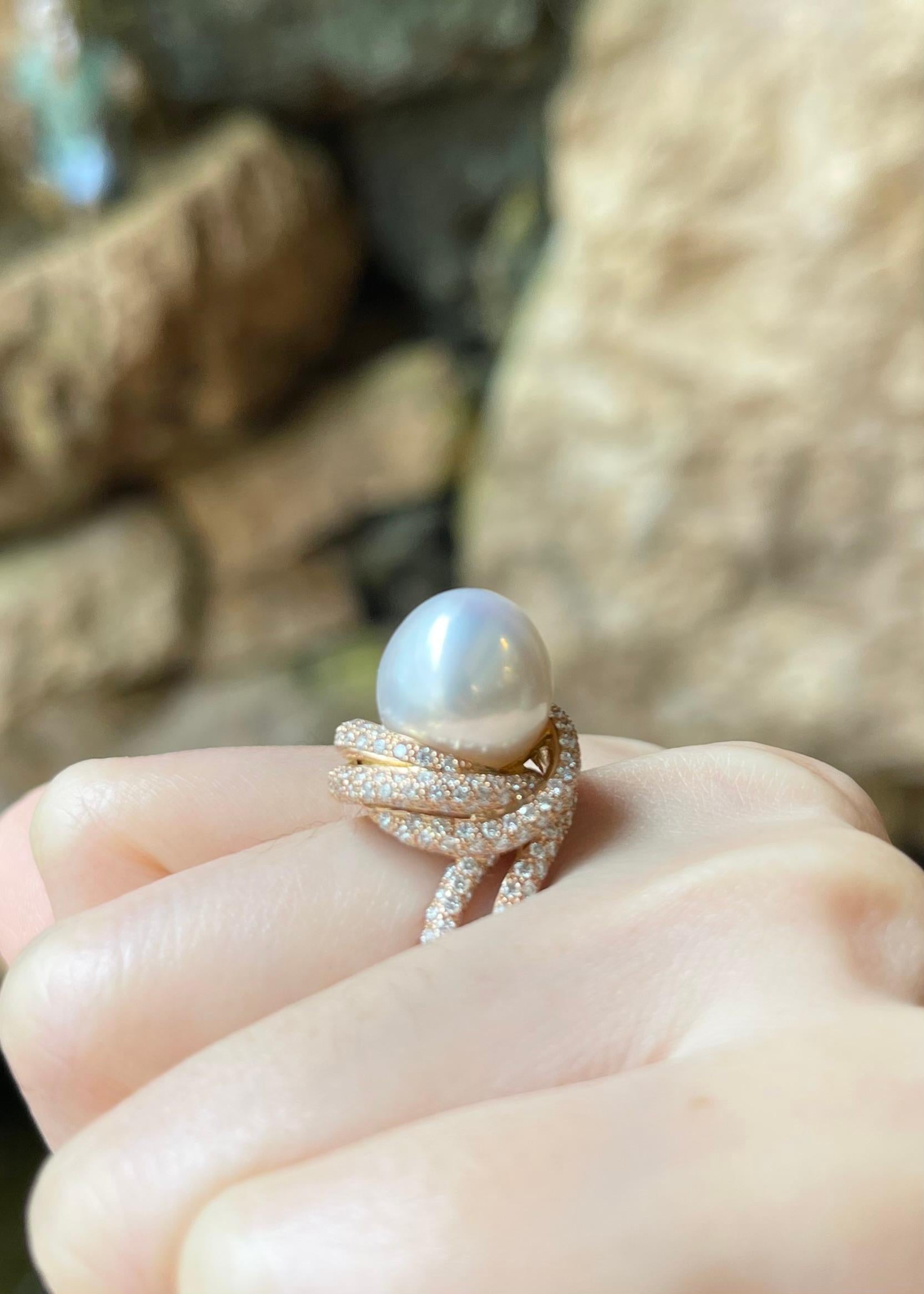 Bague en or rose 18 carats ornée d'une perle des mers du Sud et d'un diamant en vente 1